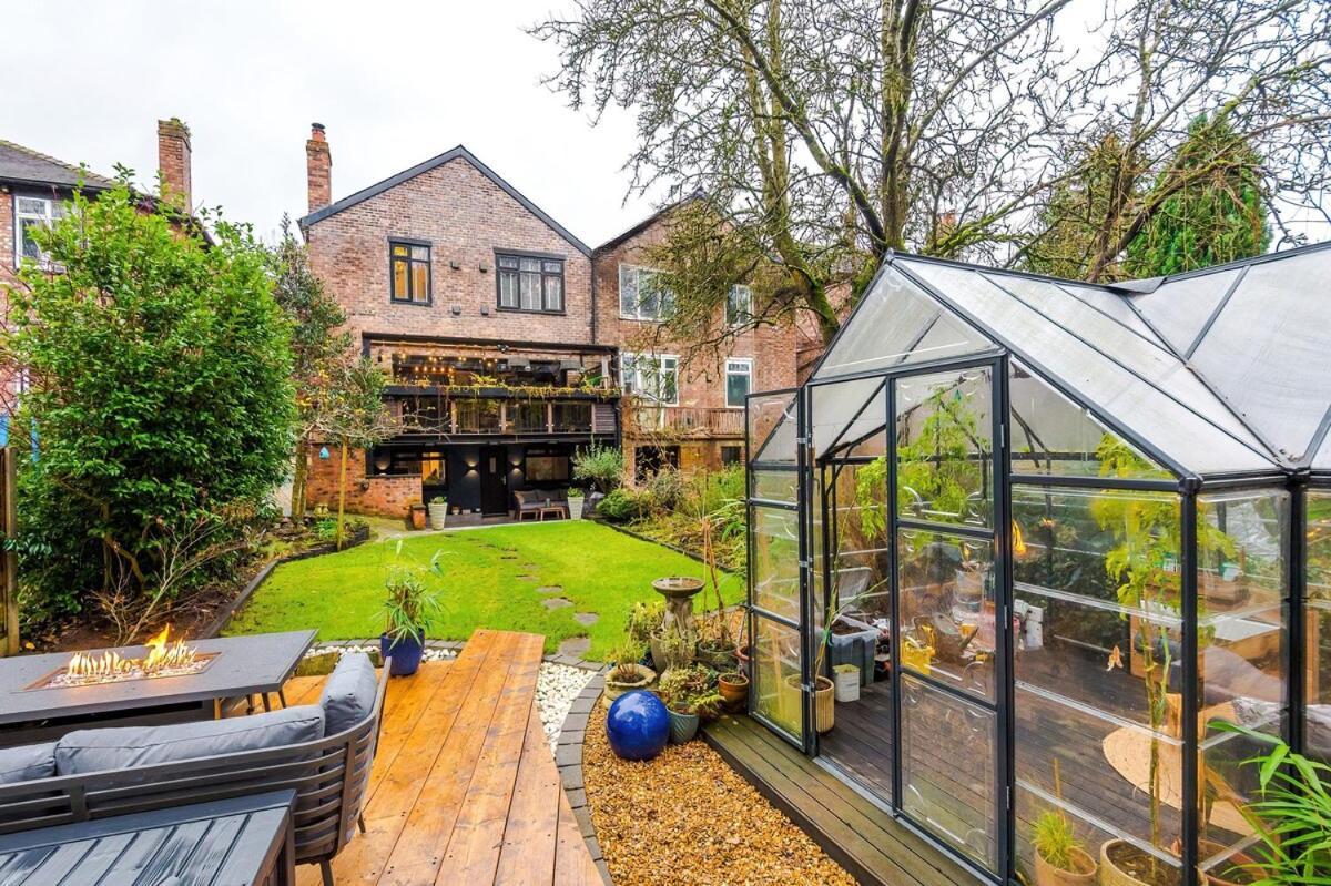 Unique In Northenden Urban Oasis Sleeps 8 Vakantiehuis