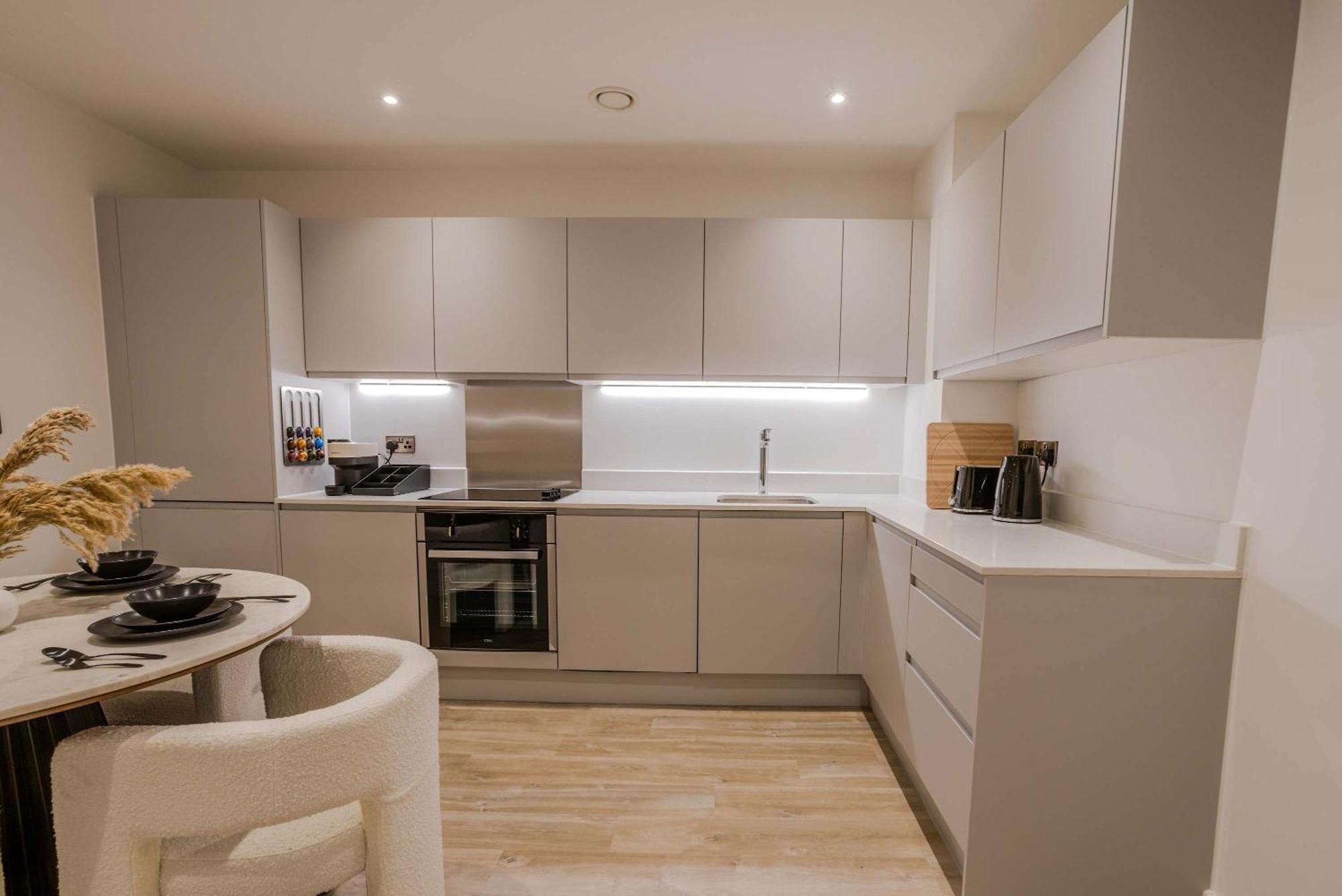 Bianco 2br With Views Apartment *