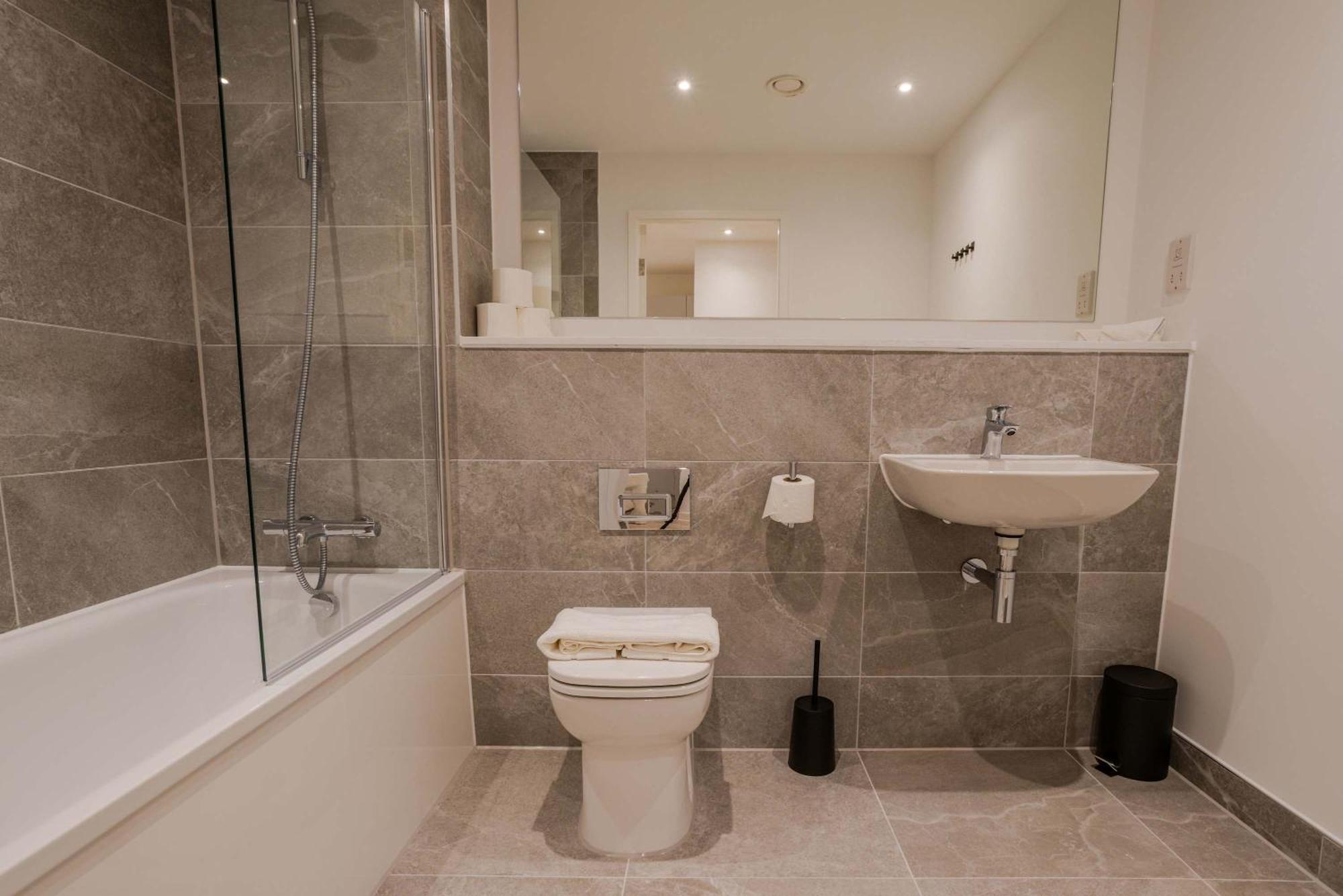 Bianco 2br With Views * Manchester
