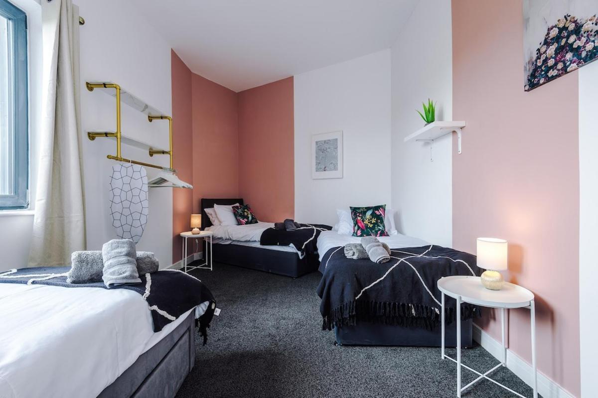 Free Parking, Sleeps 6, Spacious Home, Prime Salford Location * Manchester