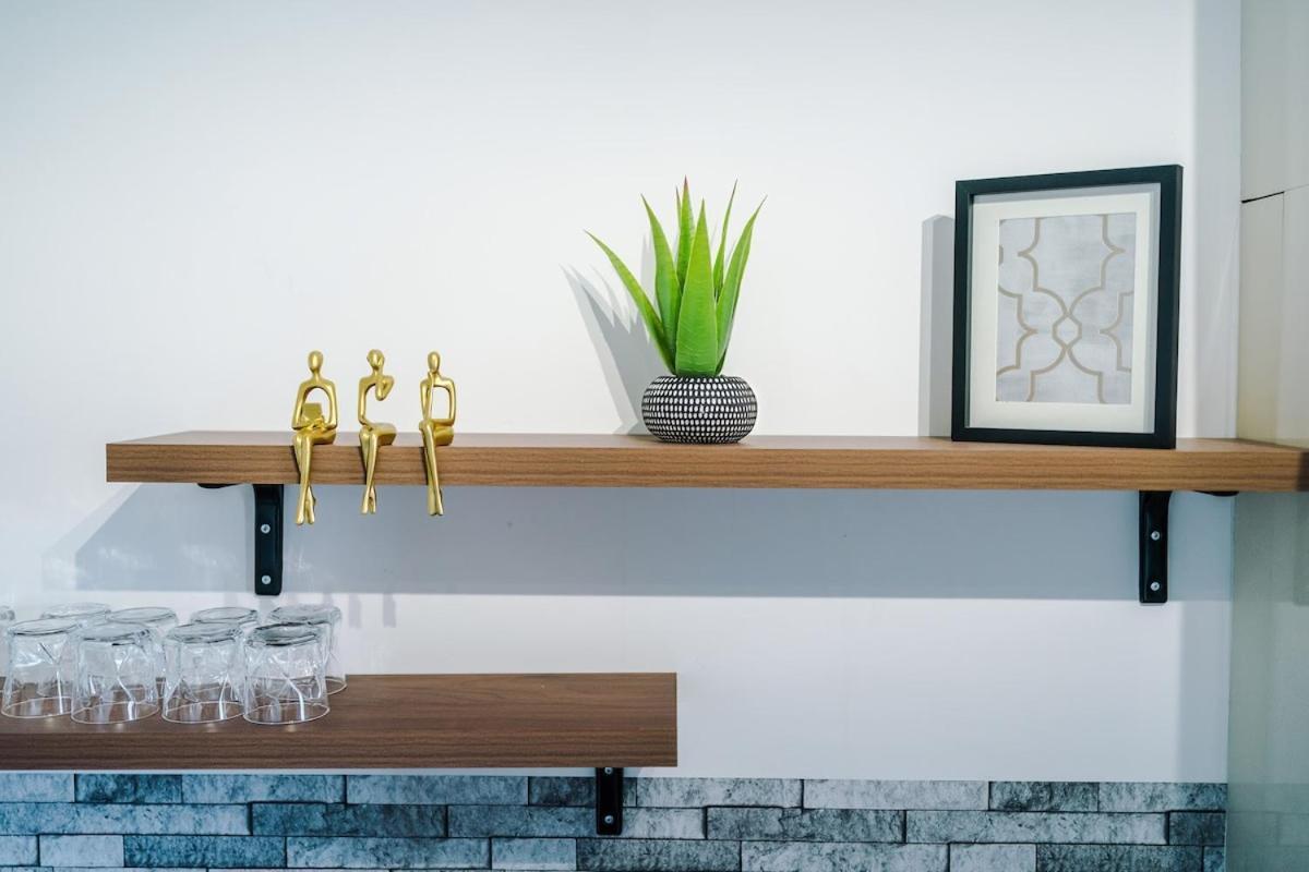 Apartment Free Parking, Sleeps 6, Spacious Home, Prime Salford Location Manchester
