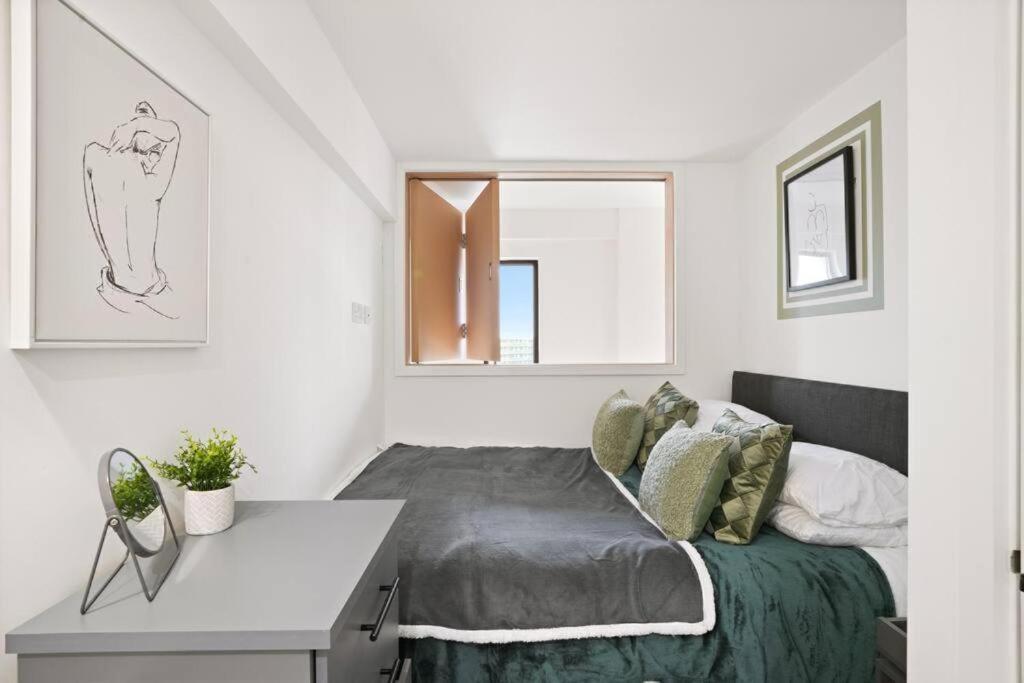 Modern With Roof Terrace