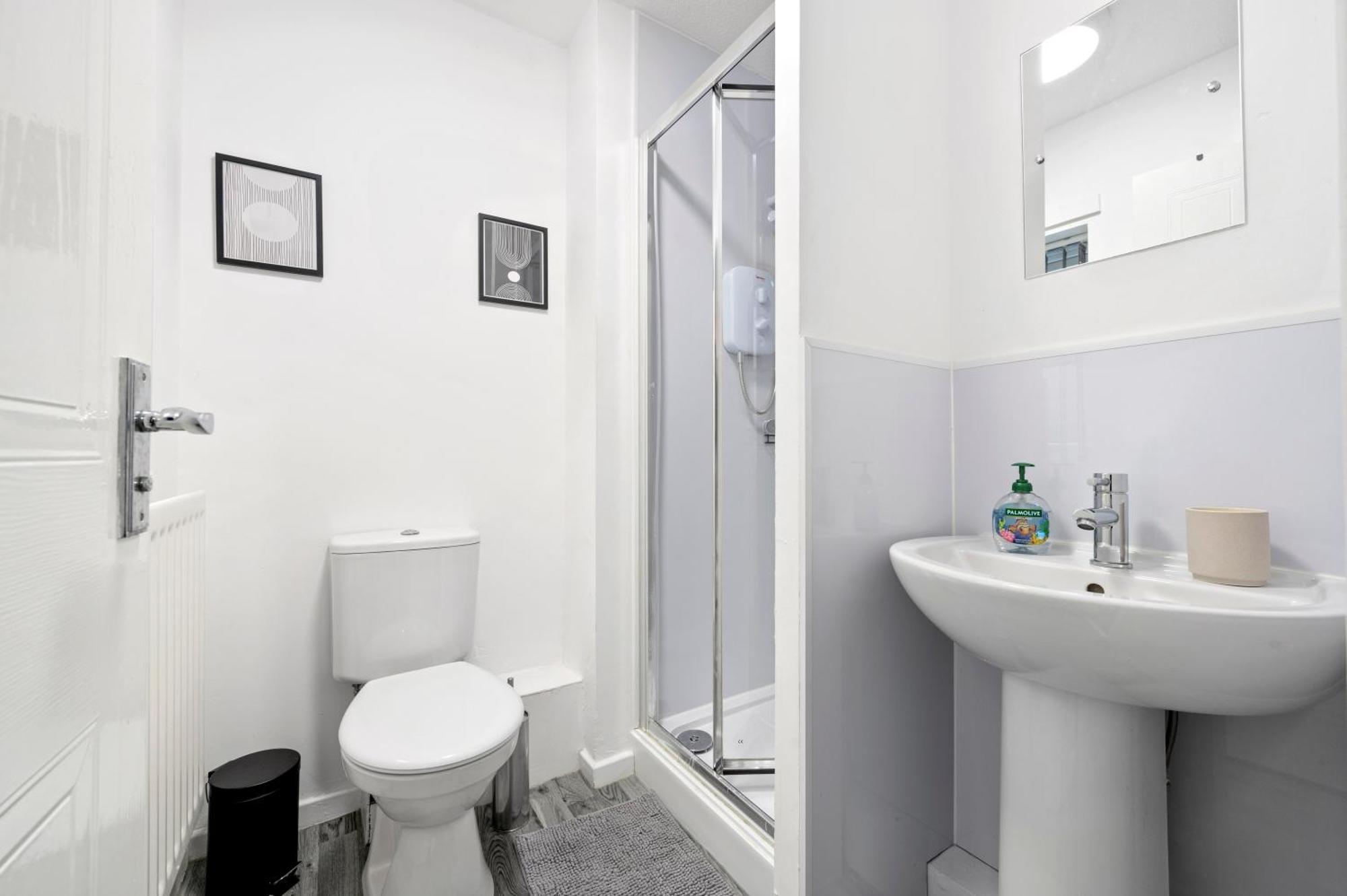 Lovely 3bedroom House, 7mins Drive To Center, Etihad Stadium & Coop Live Arena Holiday home Manchester
