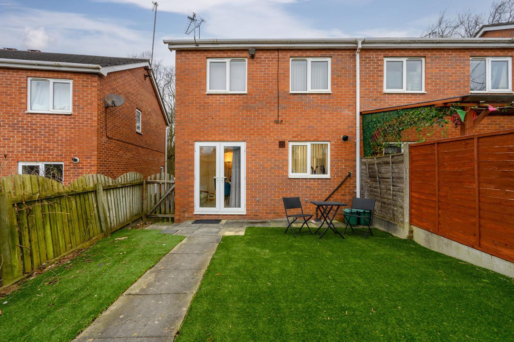 Lovely 3bedroom House, 7mins Drive To Center, Etihad Stadium & Coop Live Arena Holiday home *