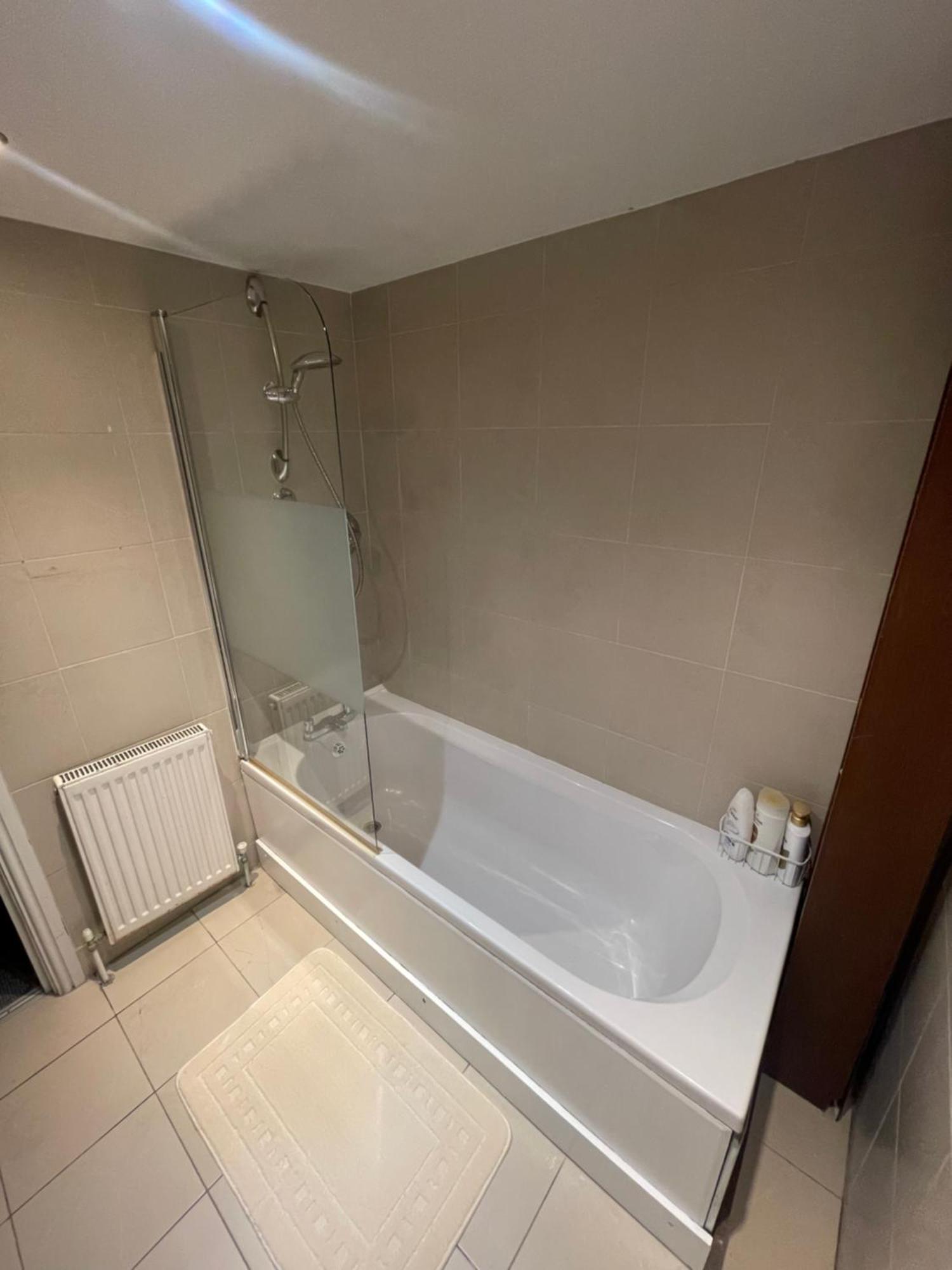 -Sleeps 10 People Spacious House -Fast Free Wifi -Free Parking -Contractor Friendly *