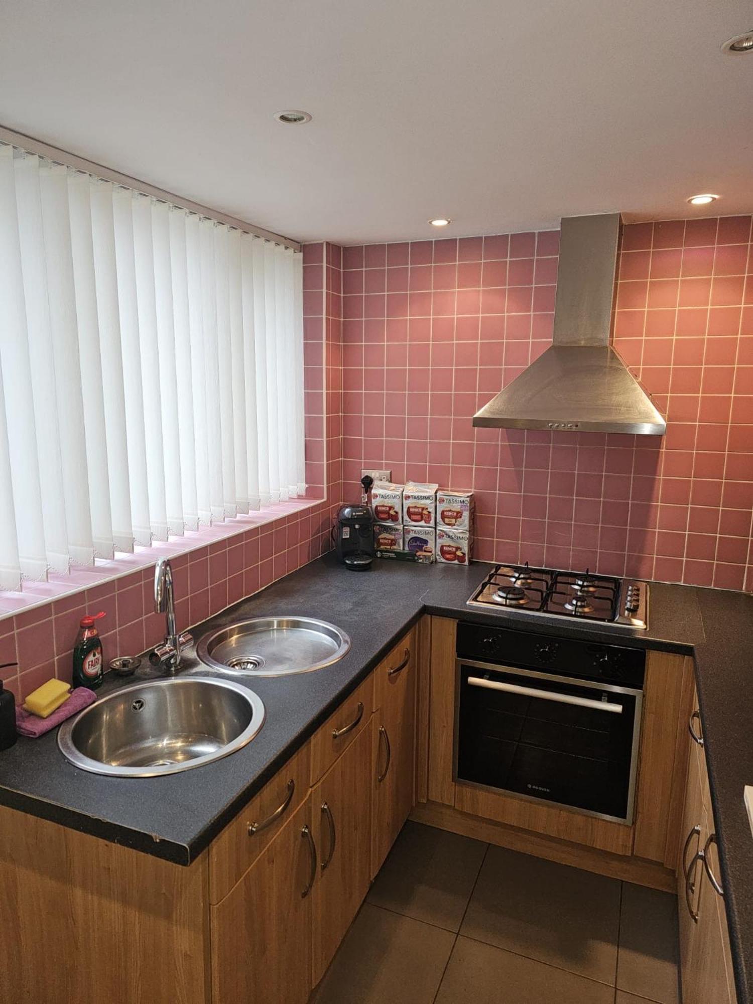 -Sleeps 10 People Spacious House -Fast Free Wifi -Free Parking -Contractor Friendly Manchester
