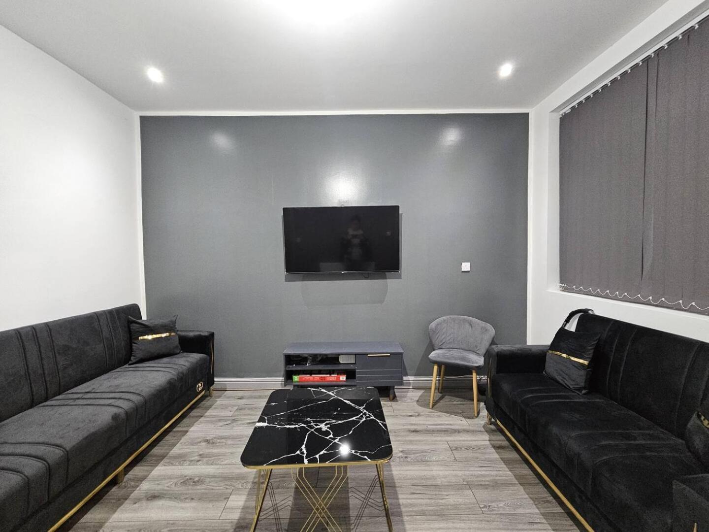 Landcross Co-living - Private Self-cater