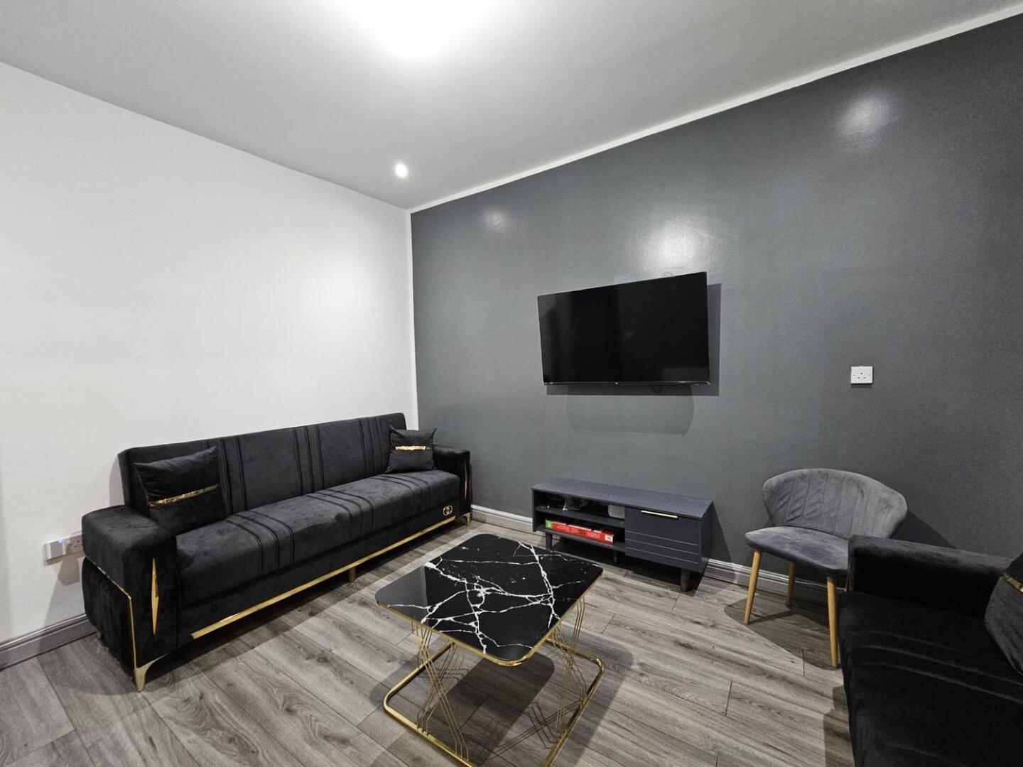 Landcross Co-living - Private Self-cater Holiday home Manchester