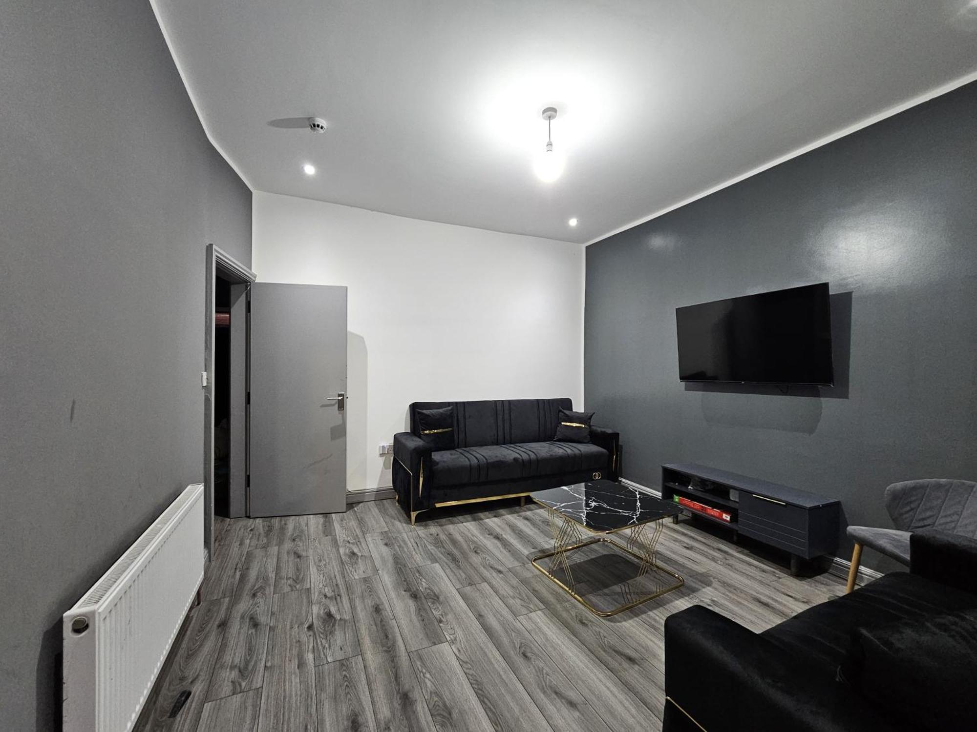Landcross Co-living - Private Self-cater Holiday home Manchester