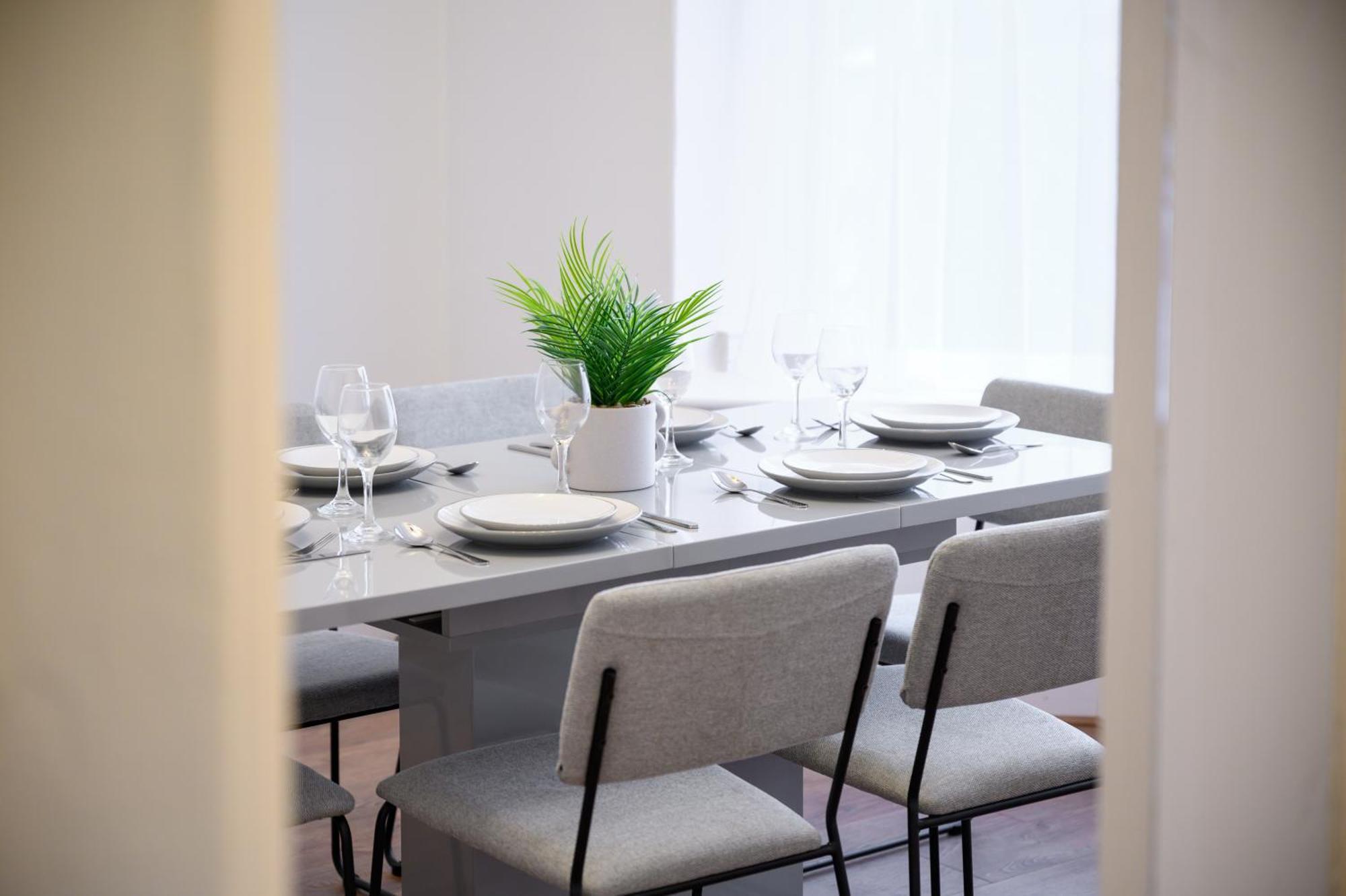 Garden Free Parking 10 Min To & Etihad! *