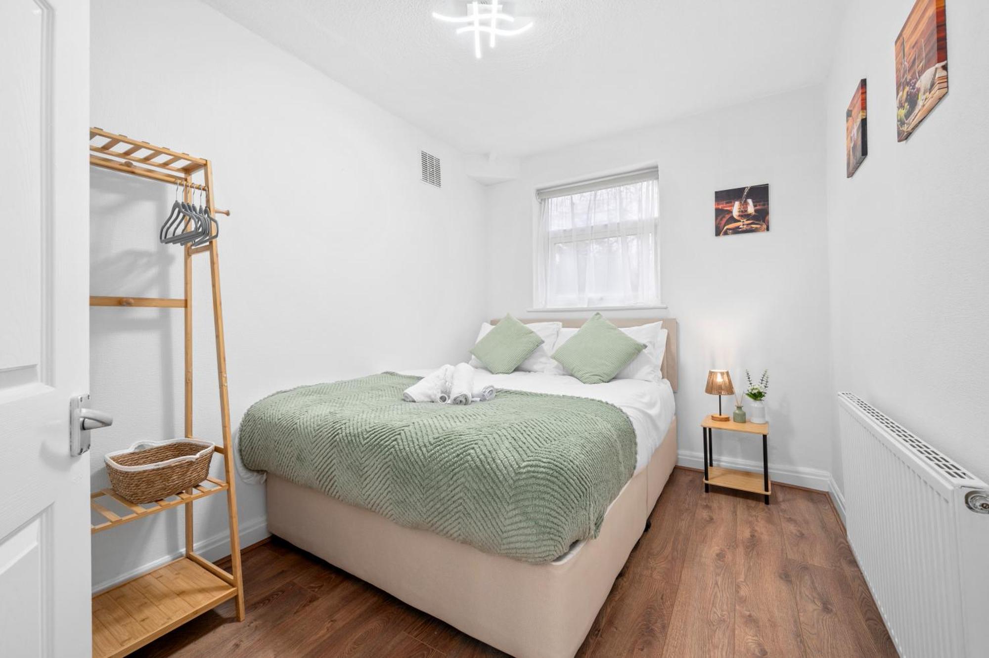 Garden Free Parking 10 Min To & Etihad! Holiday home *
