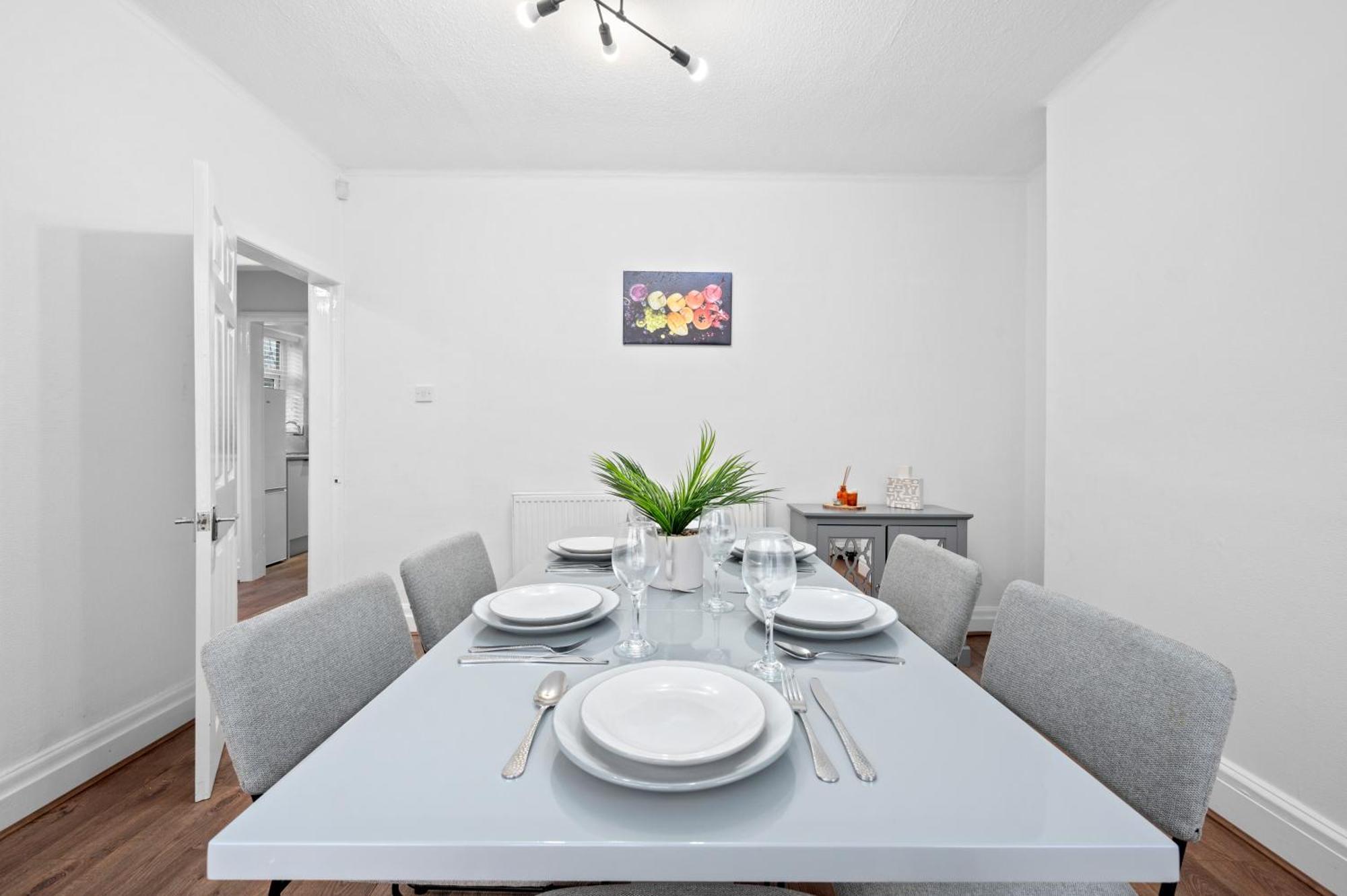 Holiday home Garden Free Parking 10 Min To & Etihad!