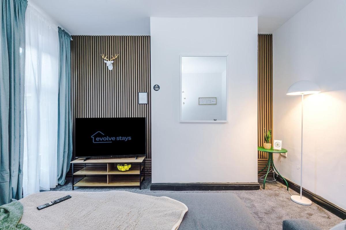 Free Park, Sleeps 8, Stunning In Salford, Long Term Disc, Perfect For Groups * Manchester