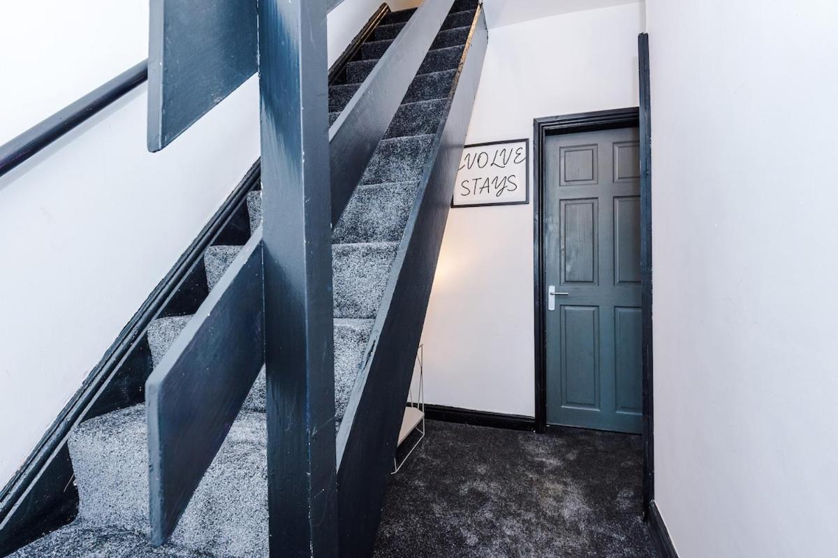 Apartment Free Park, Sleeps 8, Stunning In Salford, Long Term Disc, Perfect For Groups