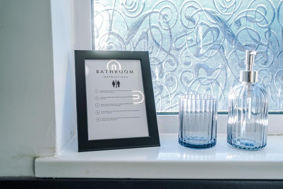 Apartment Free Park, Sleeps 8, Stunning In Salford, Long Term Disc, Perfect For Groups *