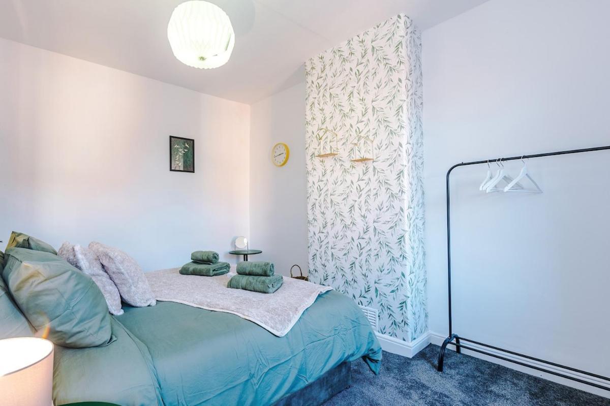 Free Park, Sleeps 8, Stunning In Salford, Long Term Disc, Perfect For Groups Apartment Manchester