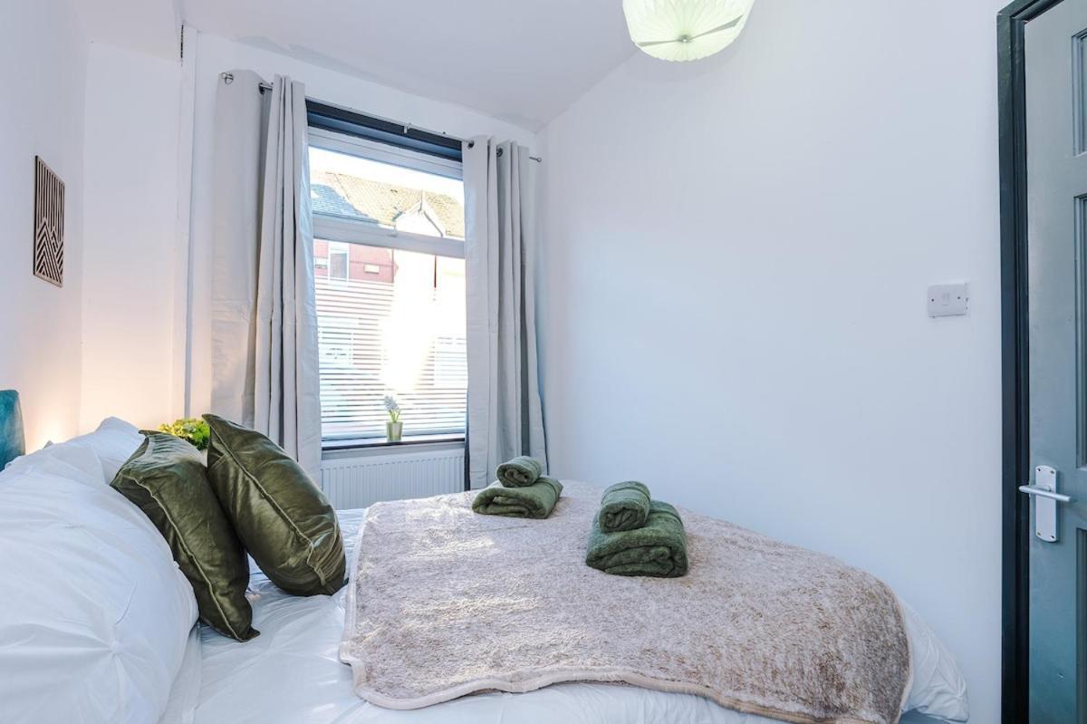 Free Park, Sleeps 8, Stunning In Salford, Long Term Disc, Perfect For Groups Manchester