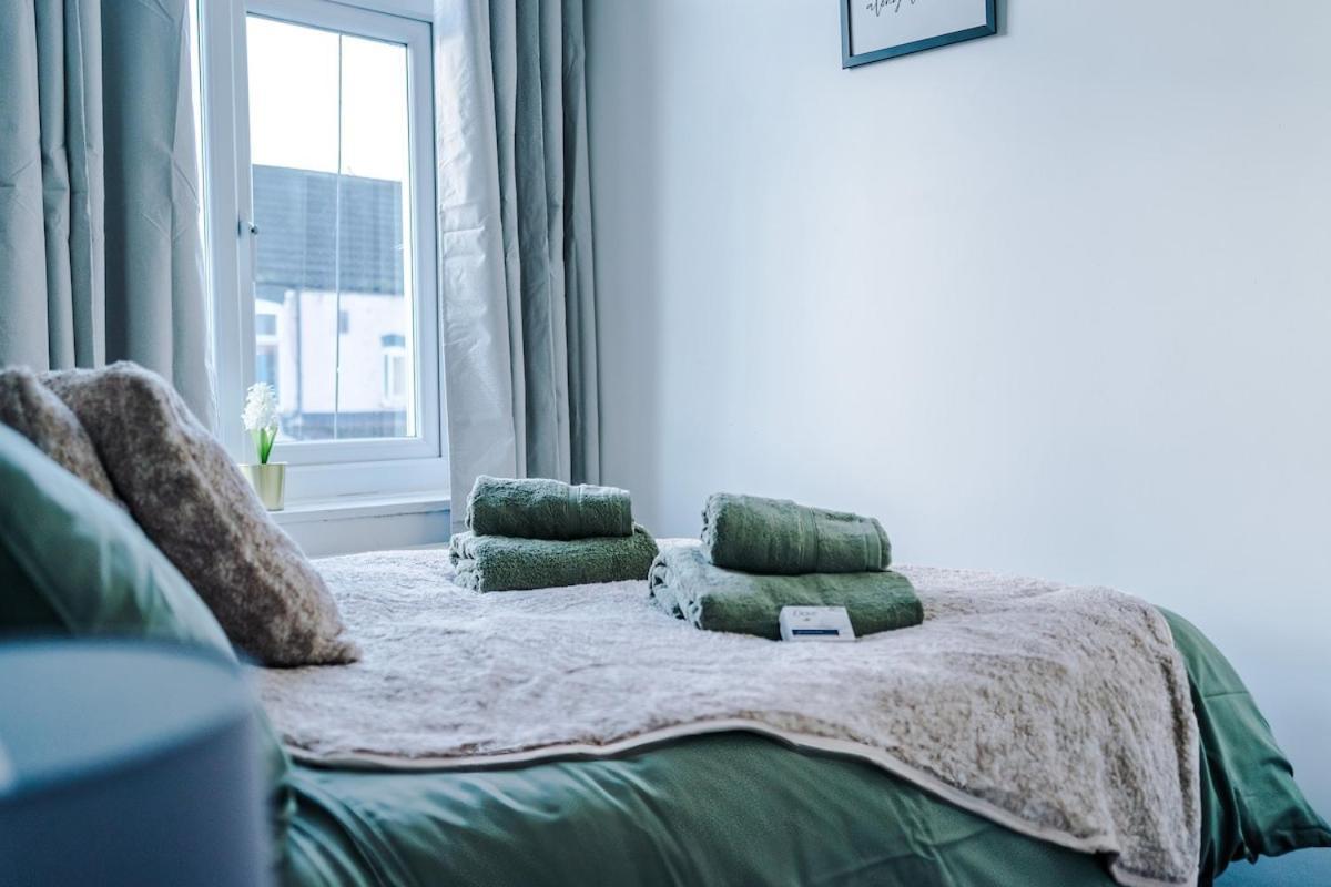 Free Park, Sleeps 8, Stunning In Salford, Long Term Disc, Perfect For Groups Manchester