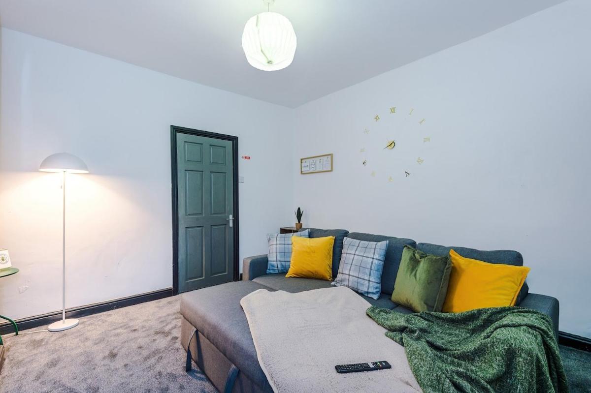 Free Park, Sleeps 8, Stunning In Salford, Long Term Disc, Perfect For Groups Apartment Manchester