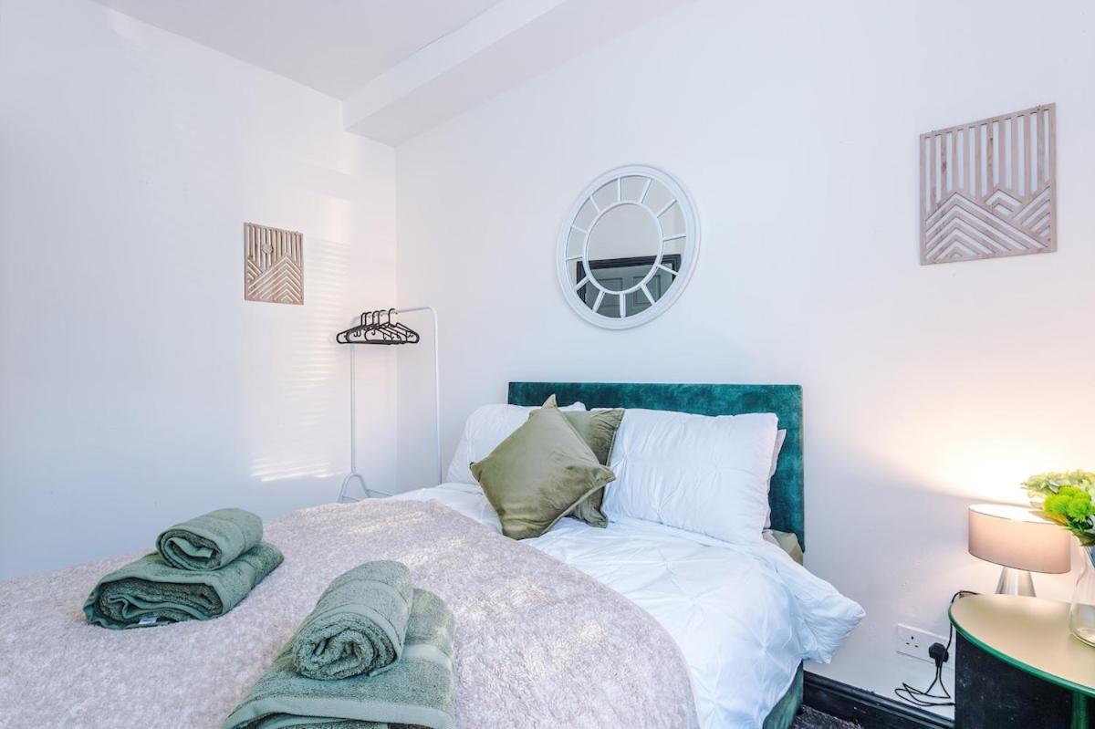 Free Park, Sleeps 8, Stunning In Salford, Long Term Disc, Perfect For Groups Manchester