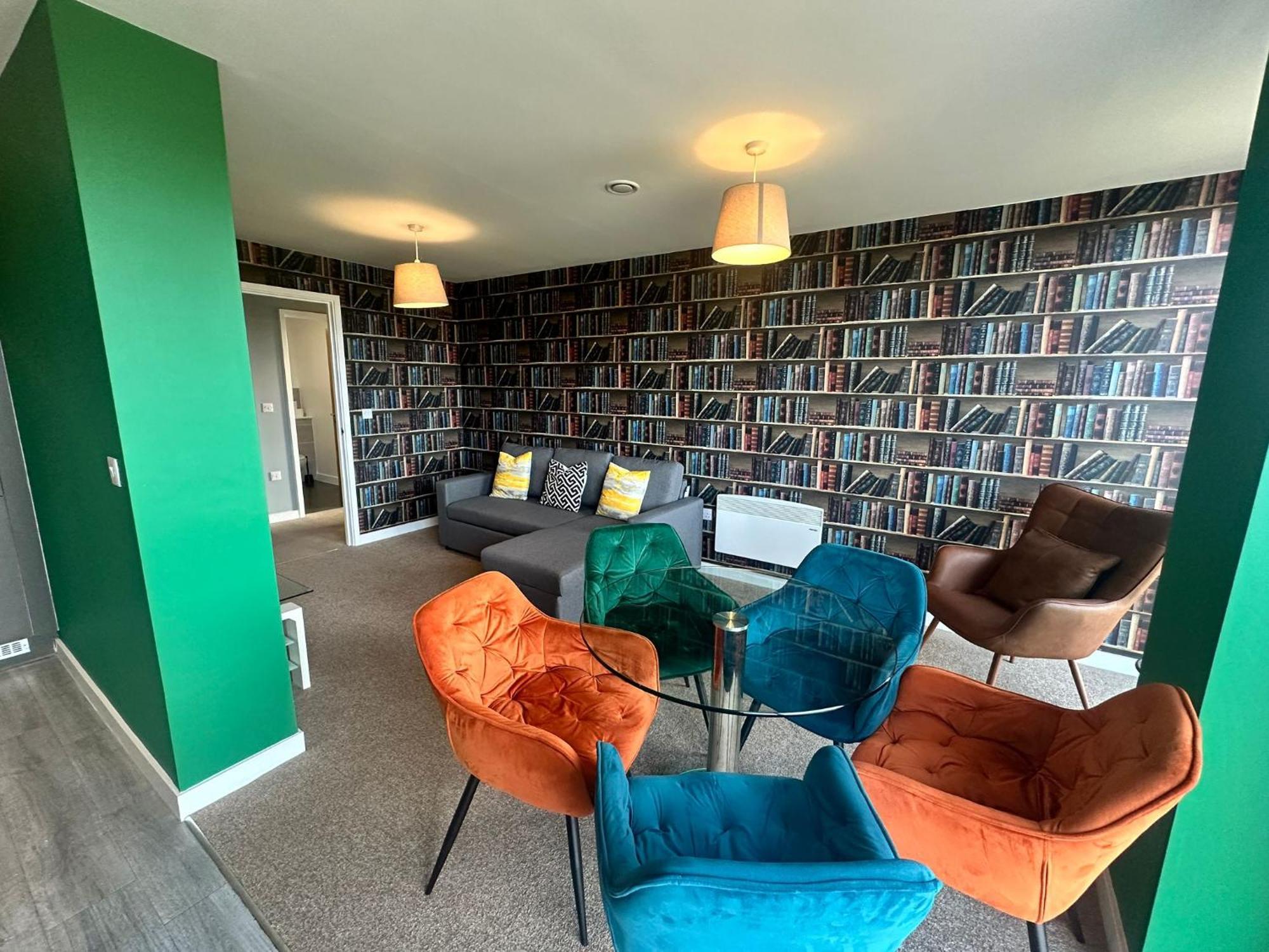 Adelphi Wharf By Beehosting * Manchester