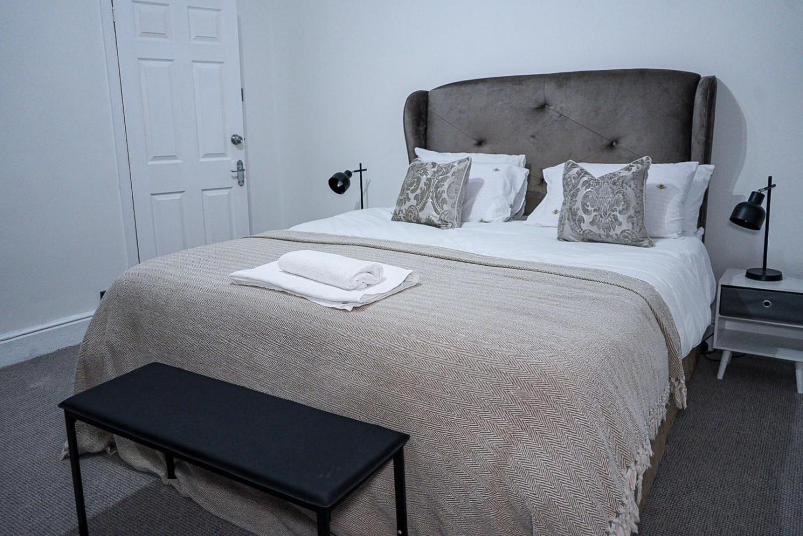 Charming Victorian Retreat 4br House In *
