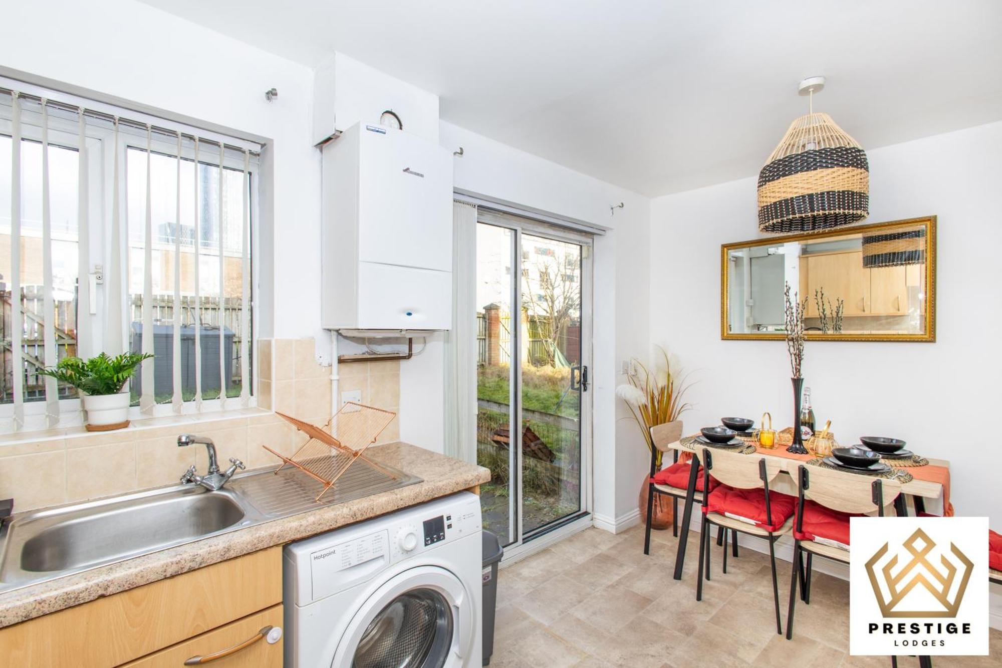 Centre Park Full Kitchen Holiday home Manchester