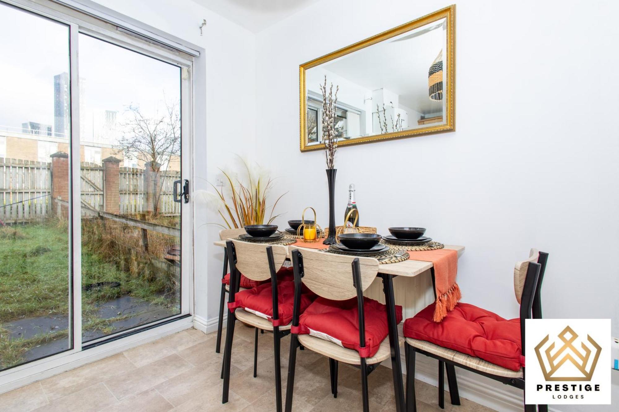 Centre Park Full Kitchen * Manchester