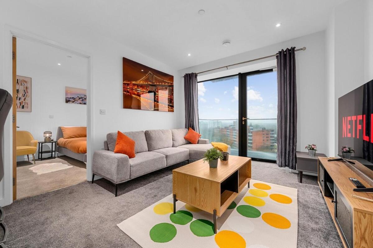 Modern Luxurious Apartment *