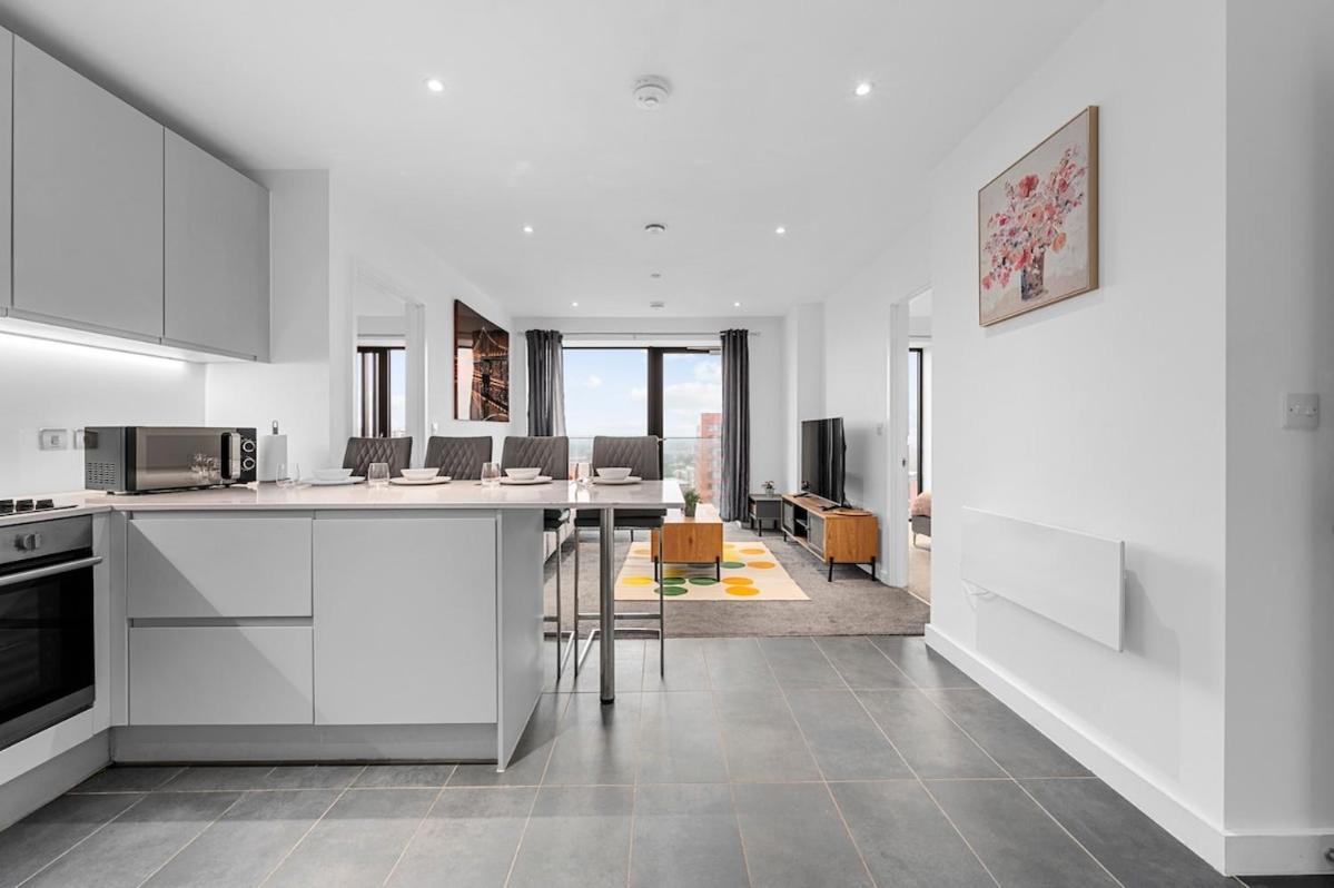 Modern Luxurious Apartment *