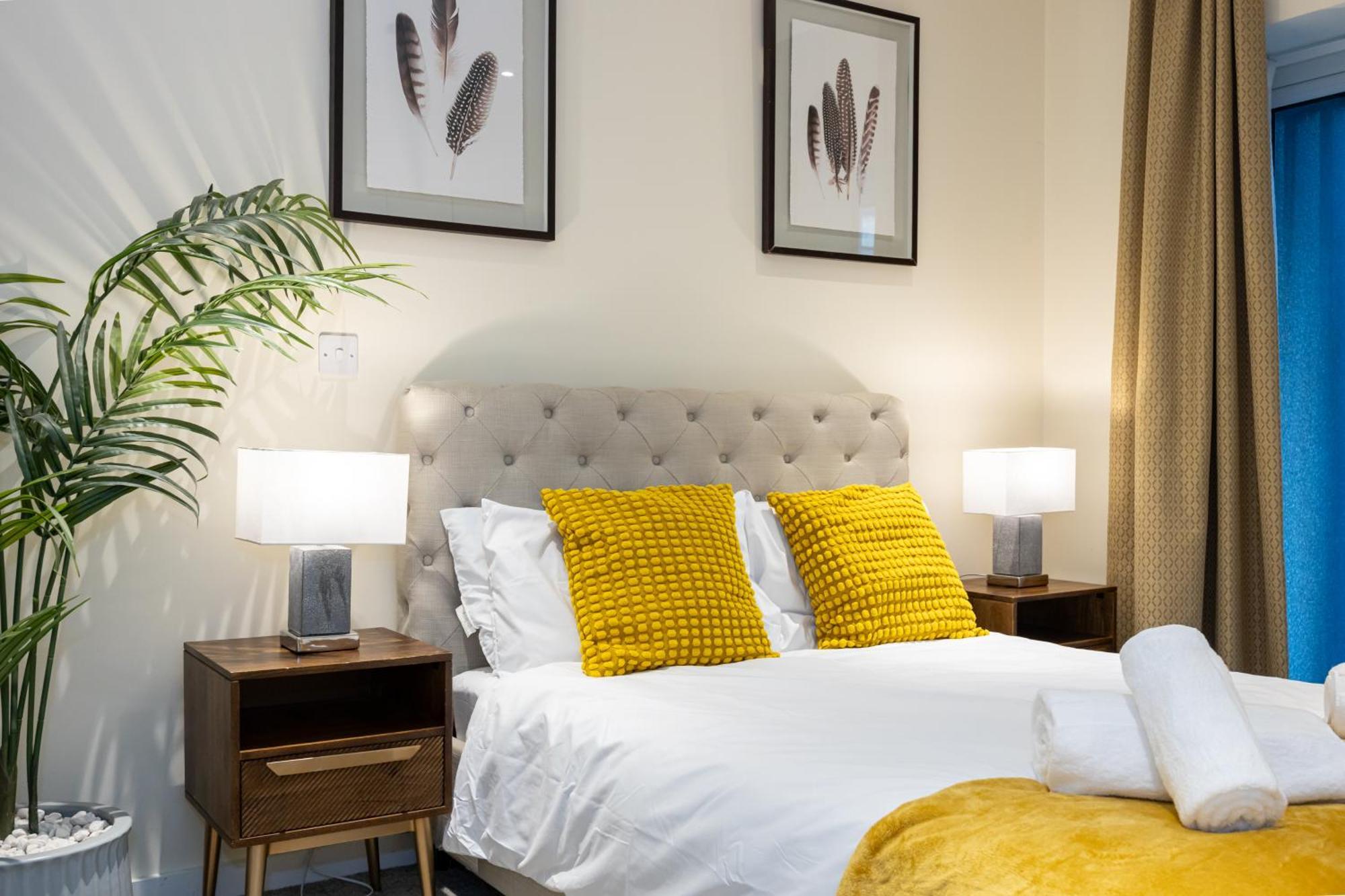Luxury 3-bed Townhouse Sleeps 6 Free Parking