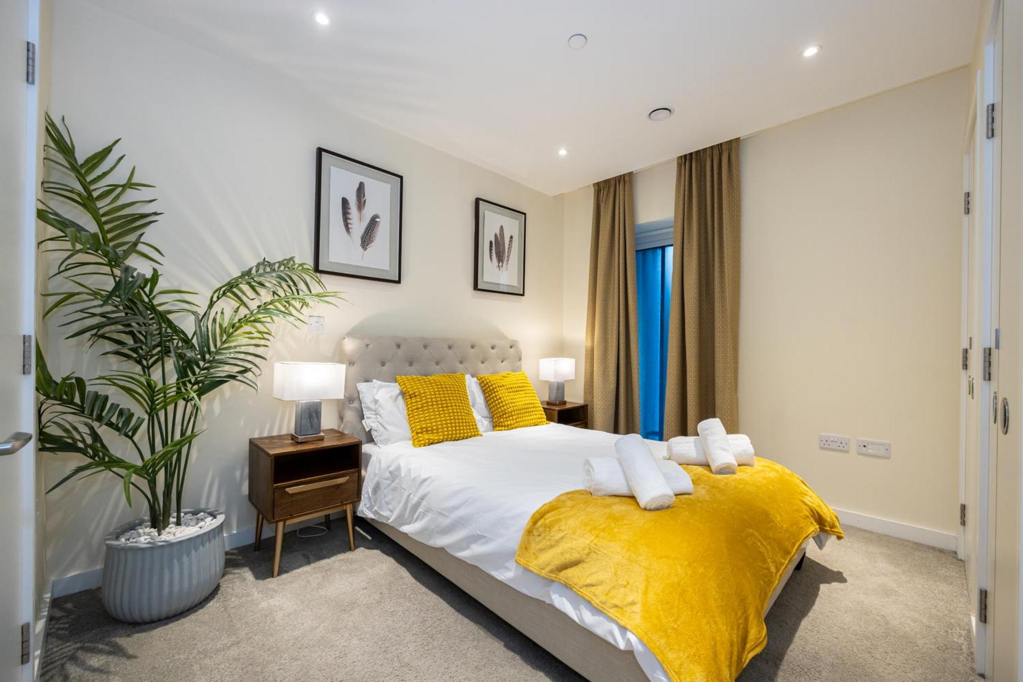 Luxury 3-bed Townhouse Sleeps 6 Free Parking Holiday home