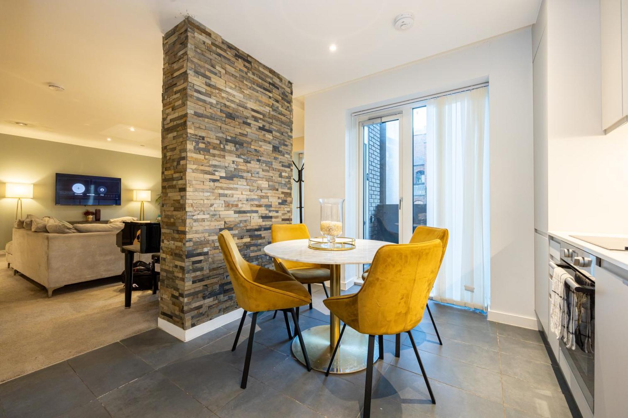 Luxury 3-bed Townhouse Sleeps 6 Free Parking * Manchester