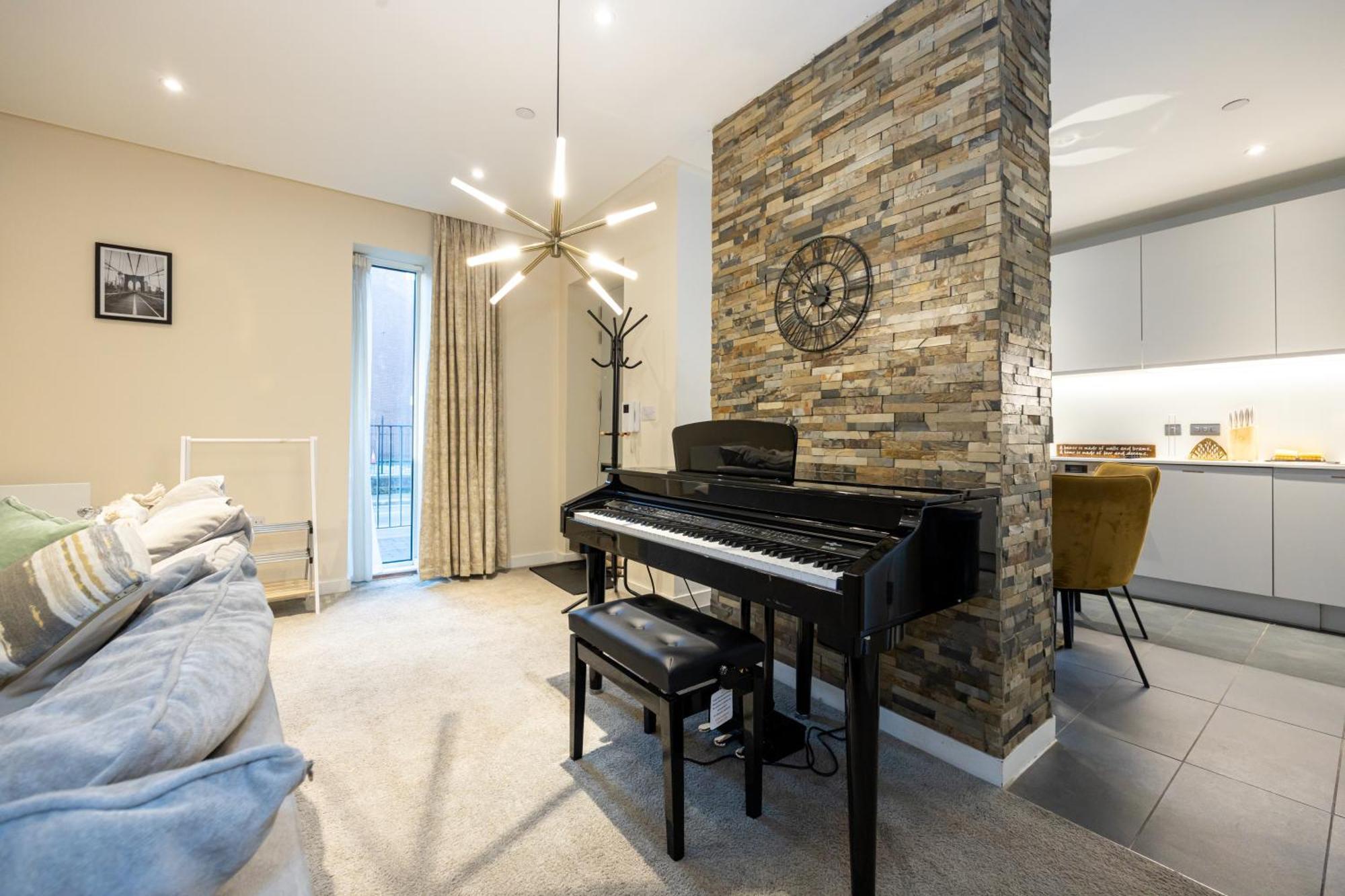 Luxury 3-bed Townhouse Sleeps 6 Free Parking