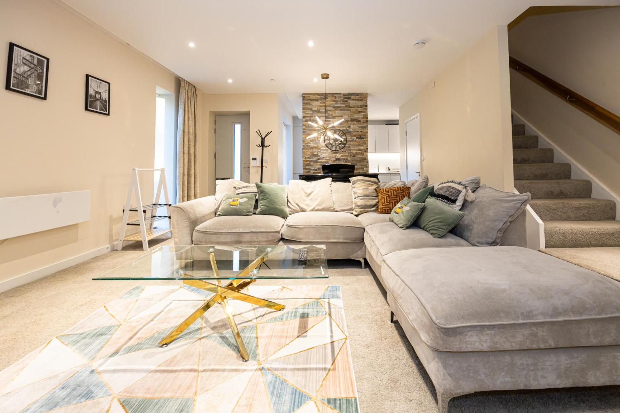Holiday home Luxury 3-bed Townhouse Sleeps 6 Free Parking *