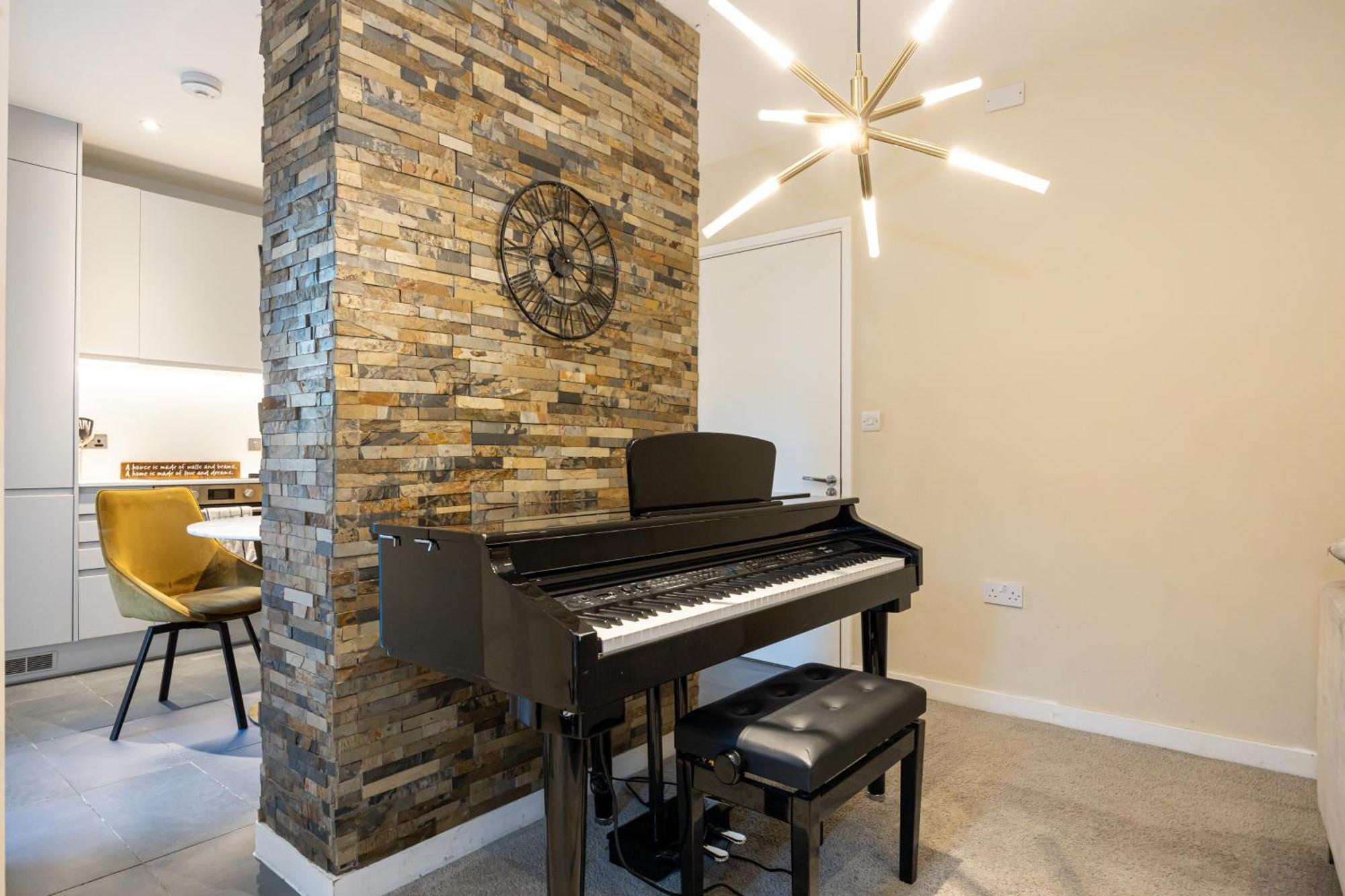 Holiday home Luxury 3-bed Townhouse Sleeps 6 Free Parking Manchester