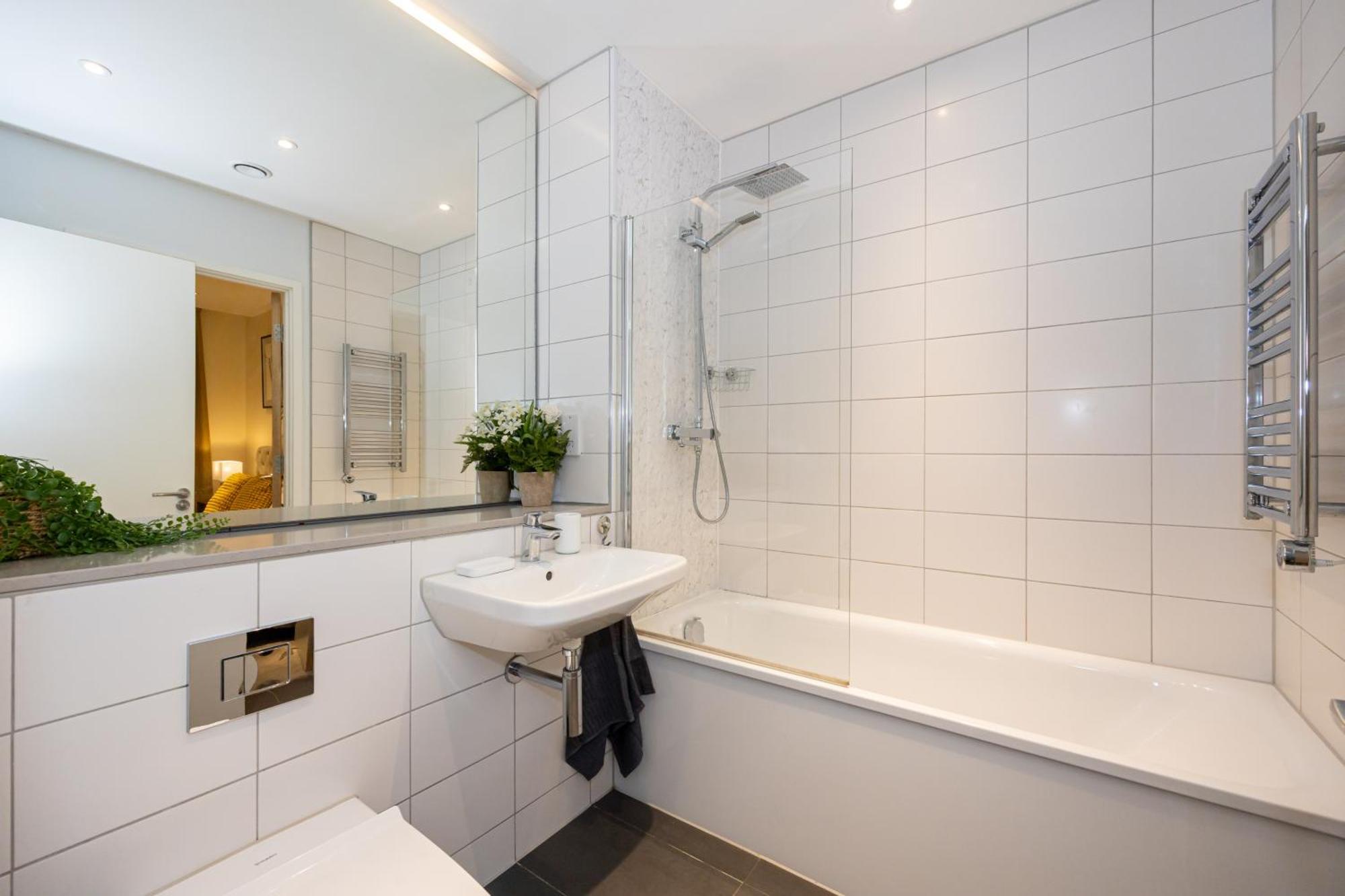 Holiday home Luxury 3-bed Townhouse Sleeps 6 Free Parking Manchester
