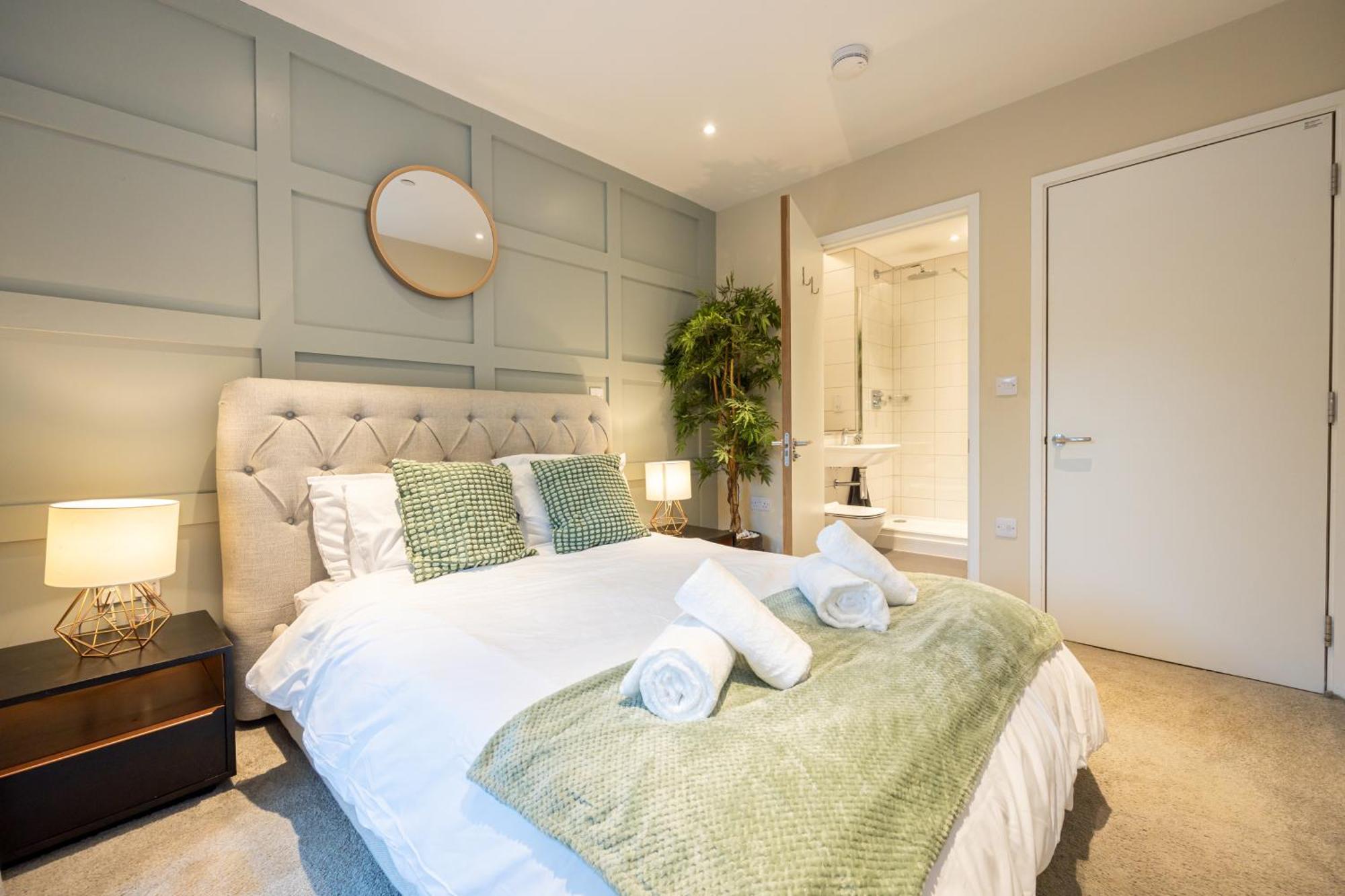 Luxury 3-bed Townhouse Sleeps 6 Free Parking *