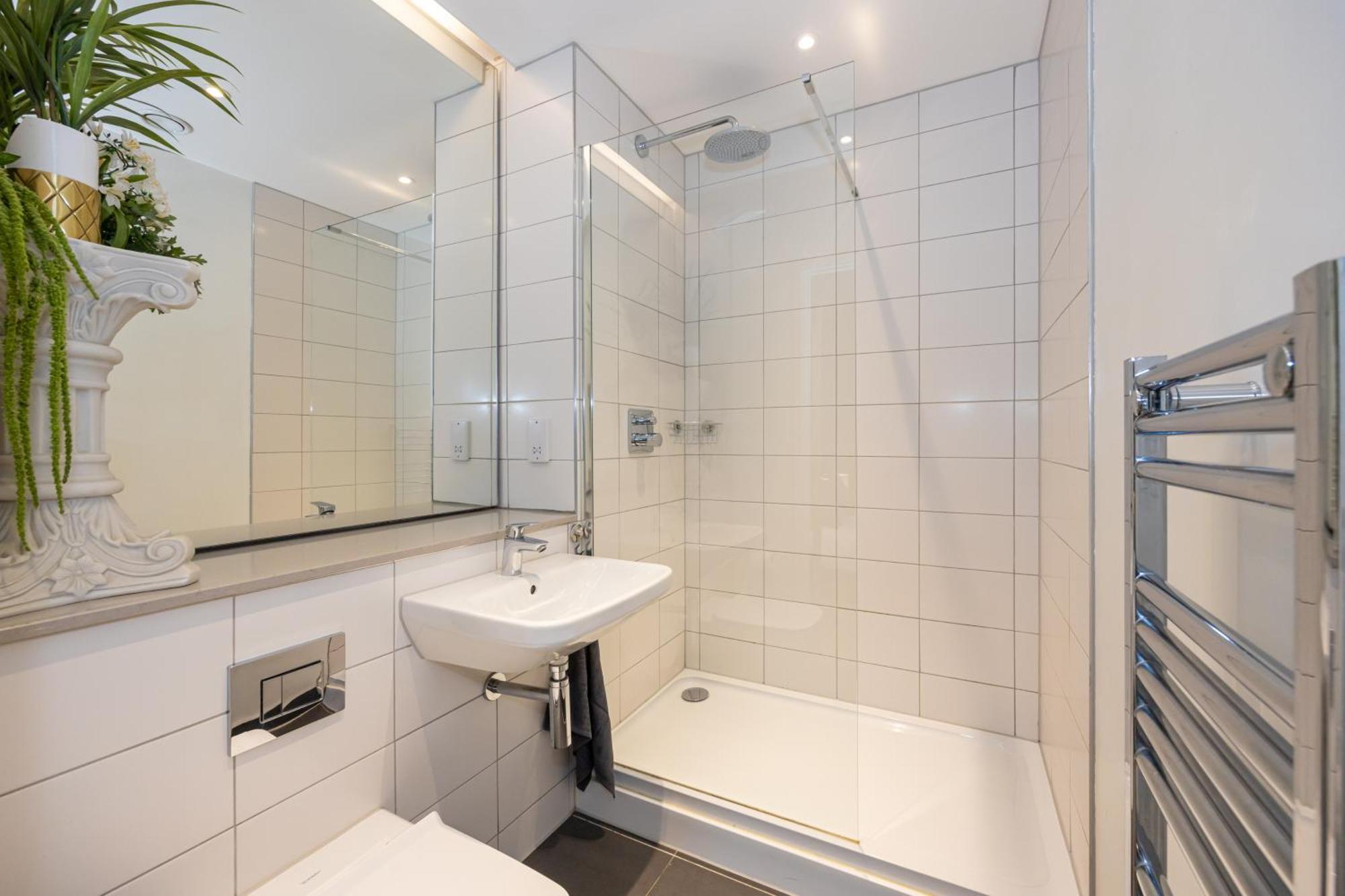 Luxury 3-bed Townhouse Sleeps 6 Free Parking Manchester