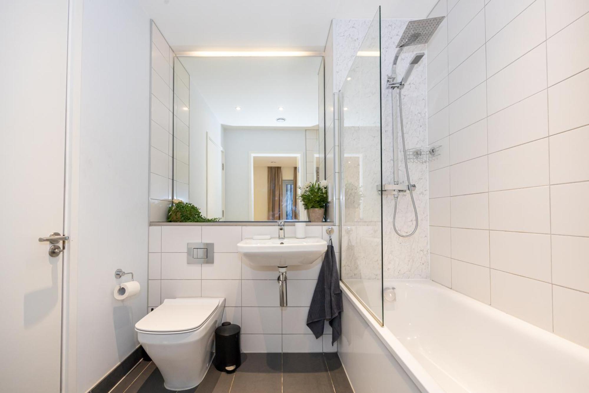 Luxury 3-bed Townhouse Sleeps 6 Free Parking