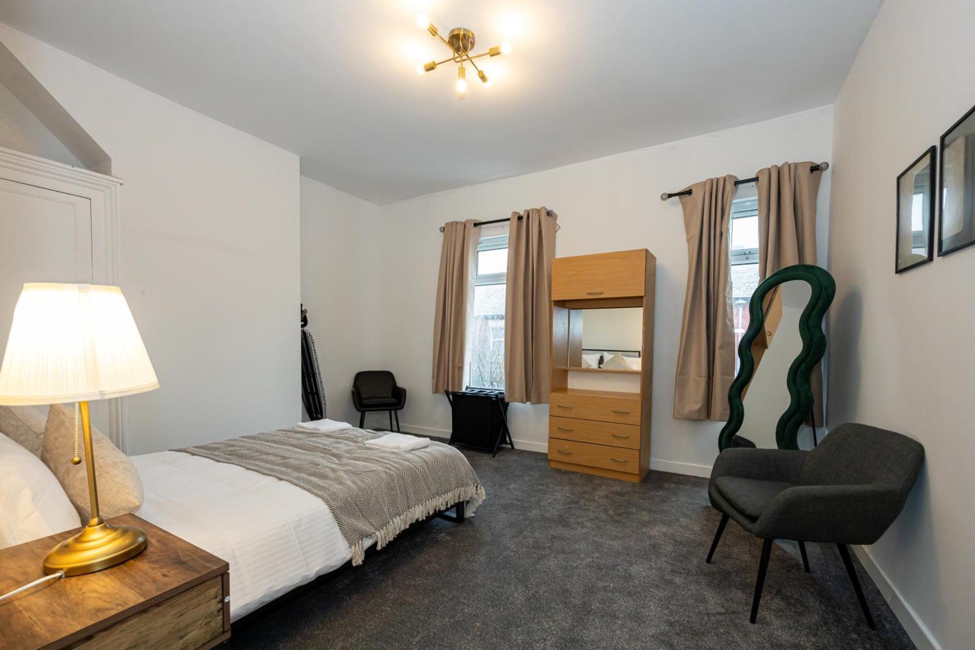 New Listing - Stunning 3 Bedroom Levenshulme Sleeps 7