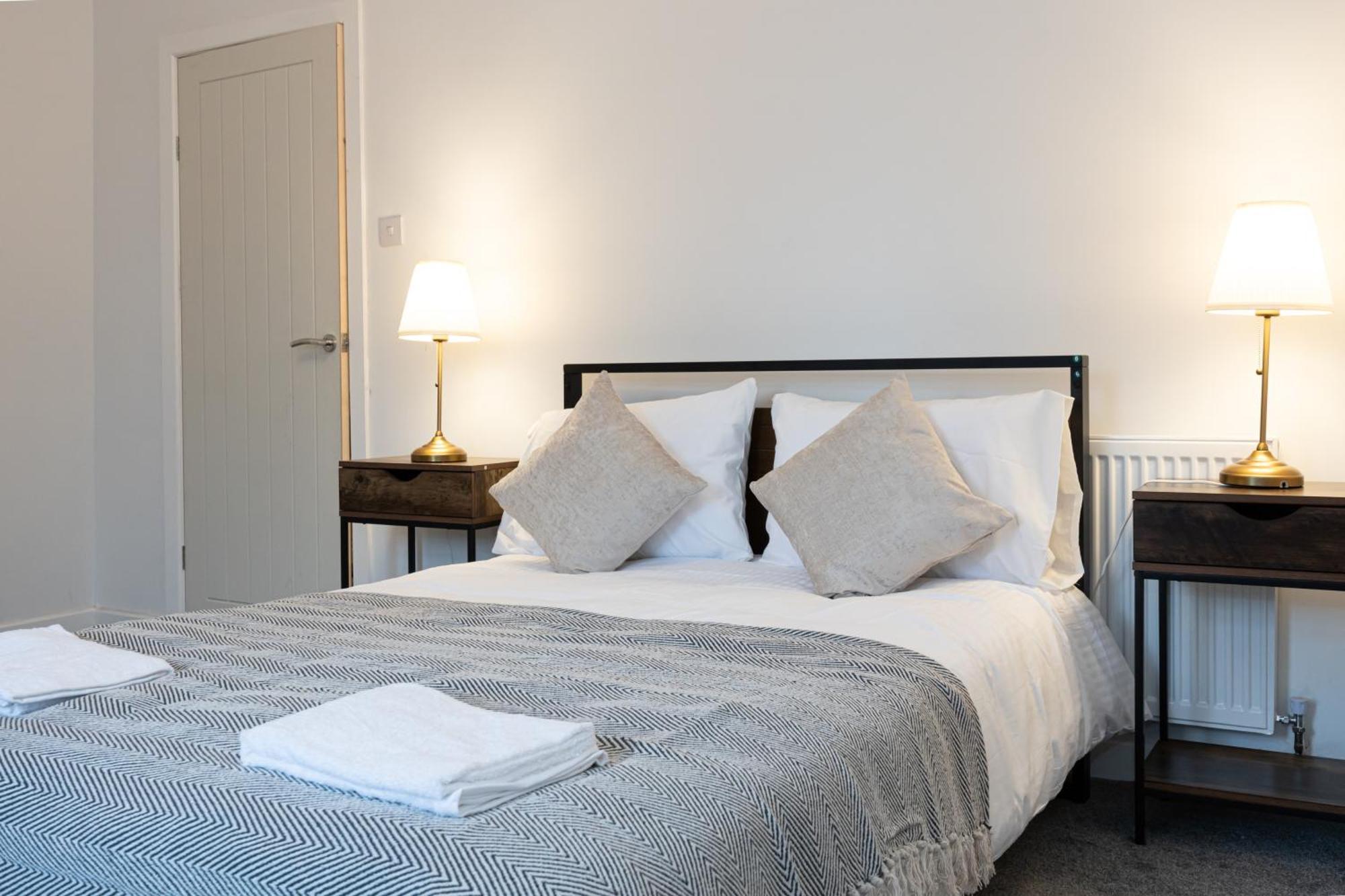 New Listing - Stunning 3 Bedroom Levenshulme Sleeps 7 Holiday home Manchester