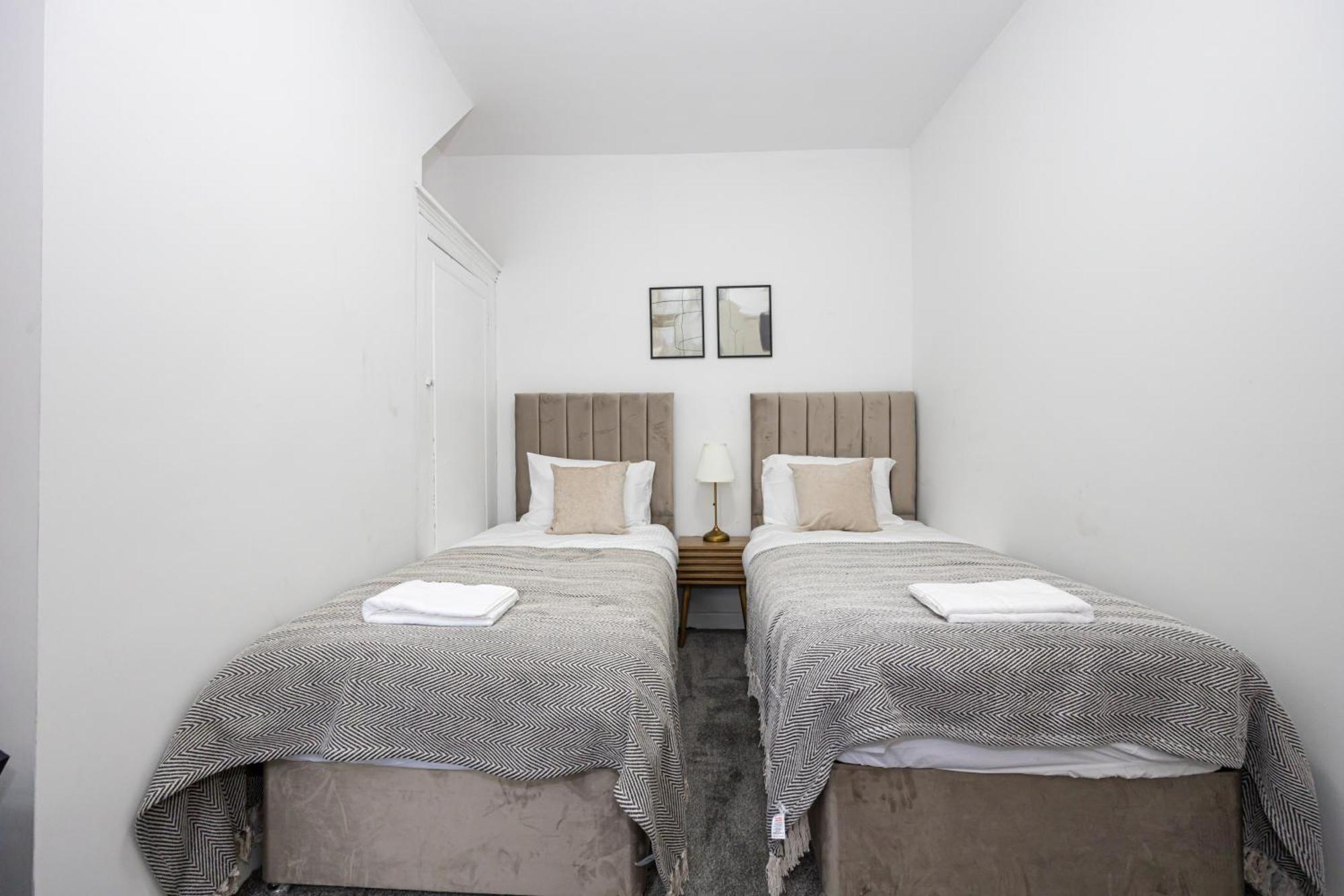 New Listing - Stunning 3 Bedroom Levenshulme Sleeps 7