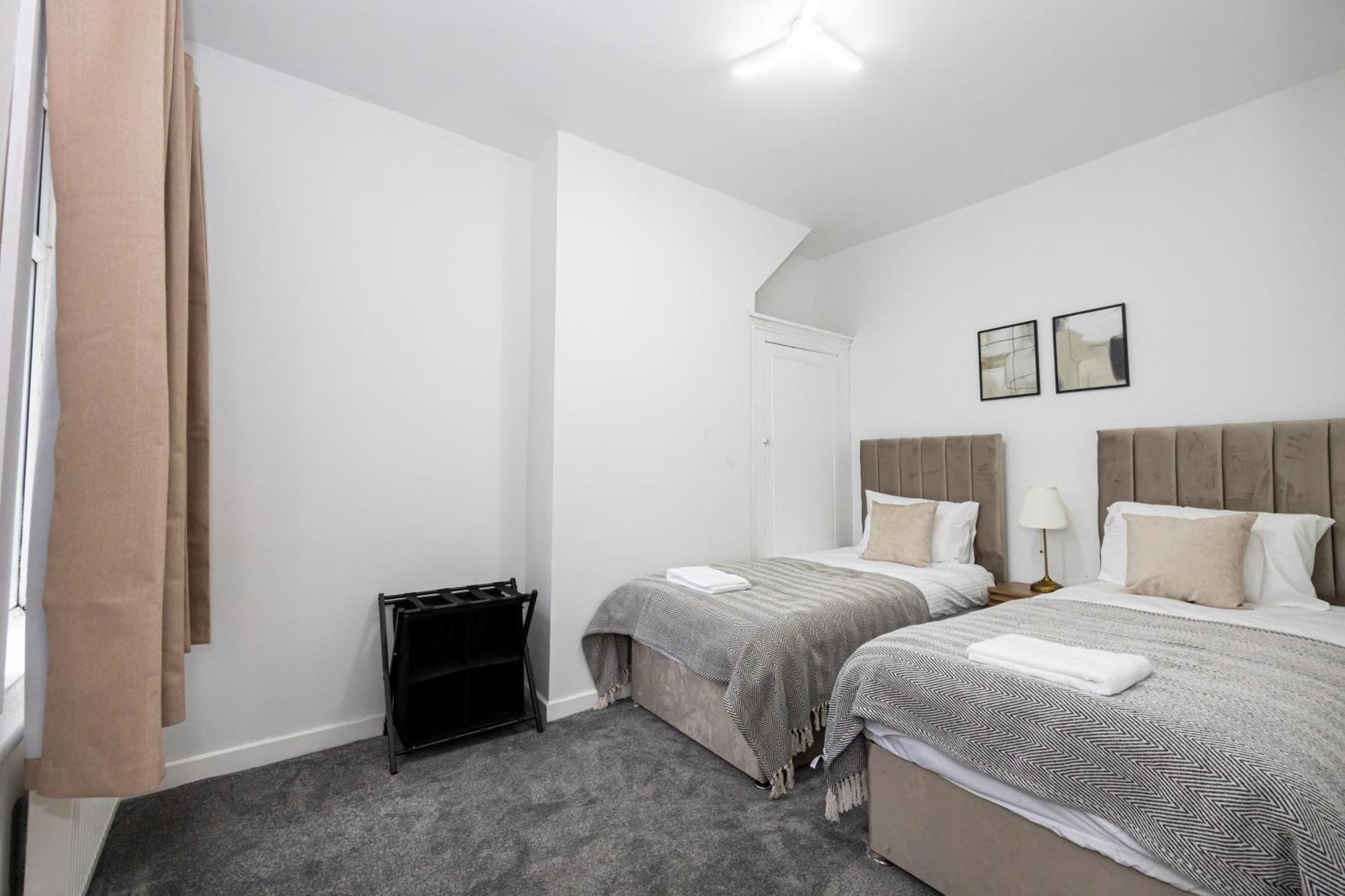 Holiday home New Listing - Stunning 3 Bedroom Levenshulme Sleeps 7