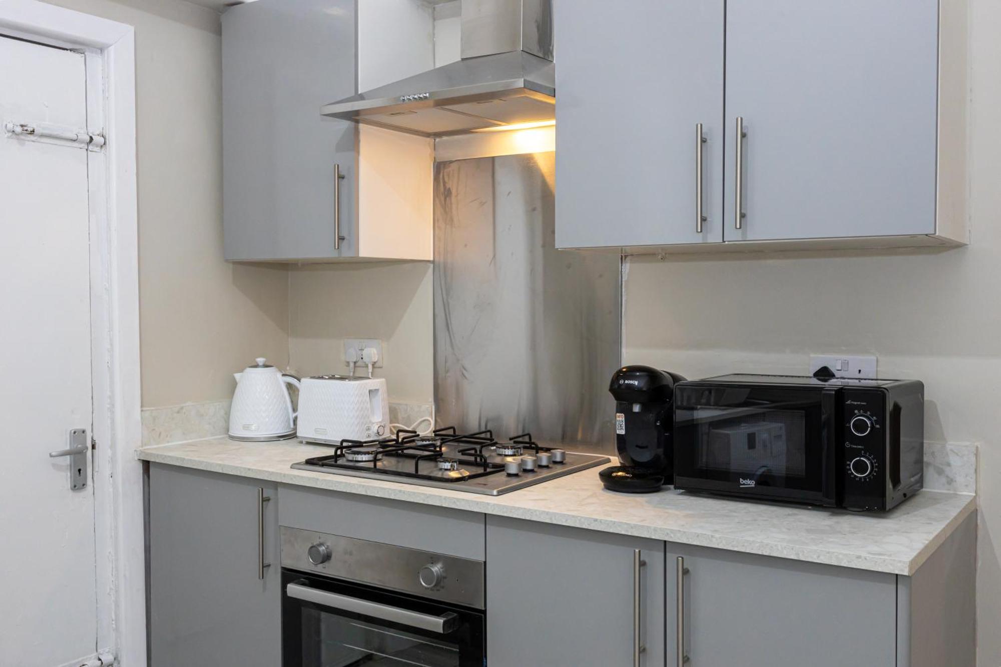 New Listing - Stunning 3 Bedroom Levenshulme Sleeps 7 * Manchester