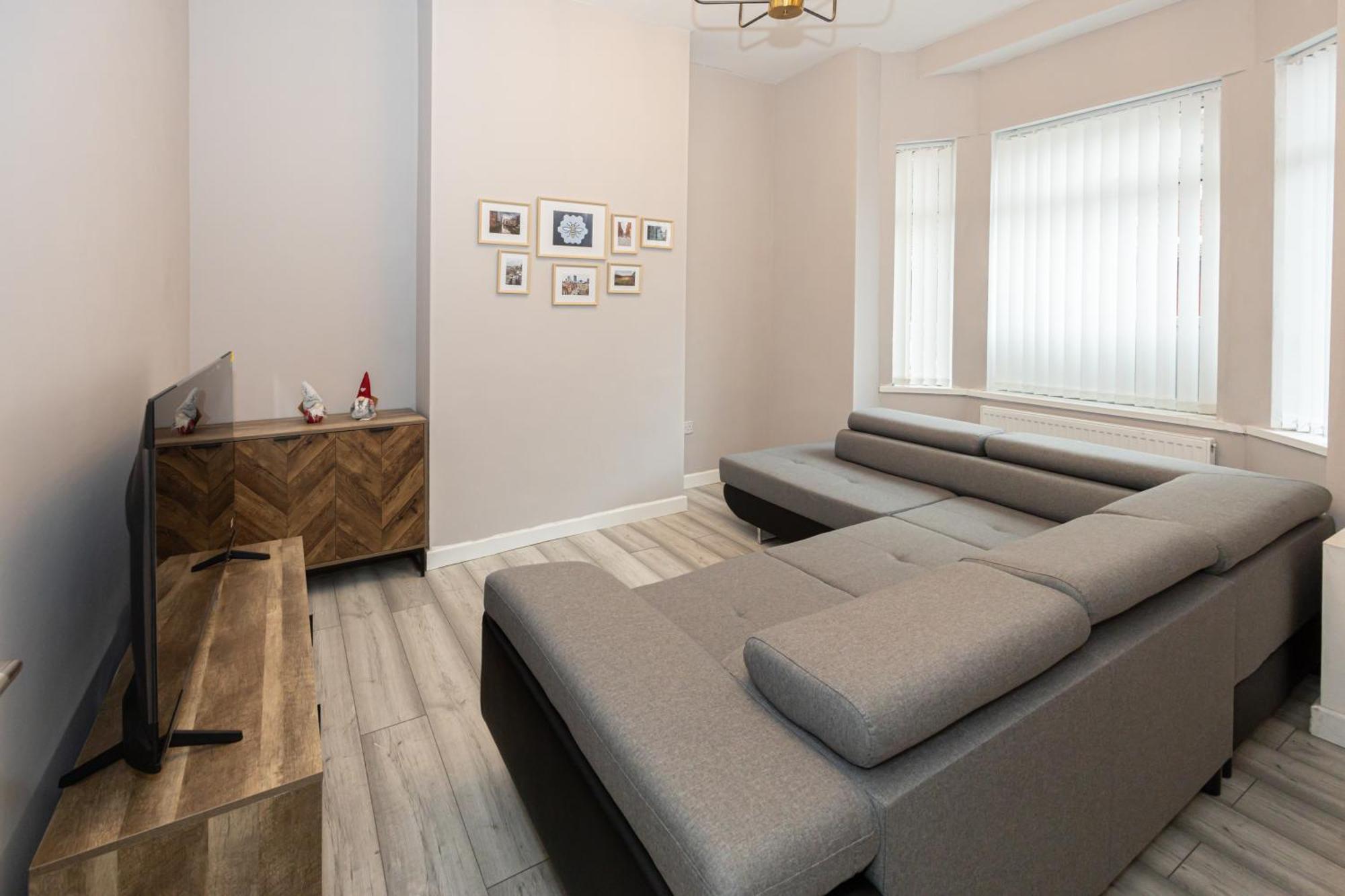 Holiday home New Listing - Stunning 3 Bedroom Levenshulme Sleeps 7 *
