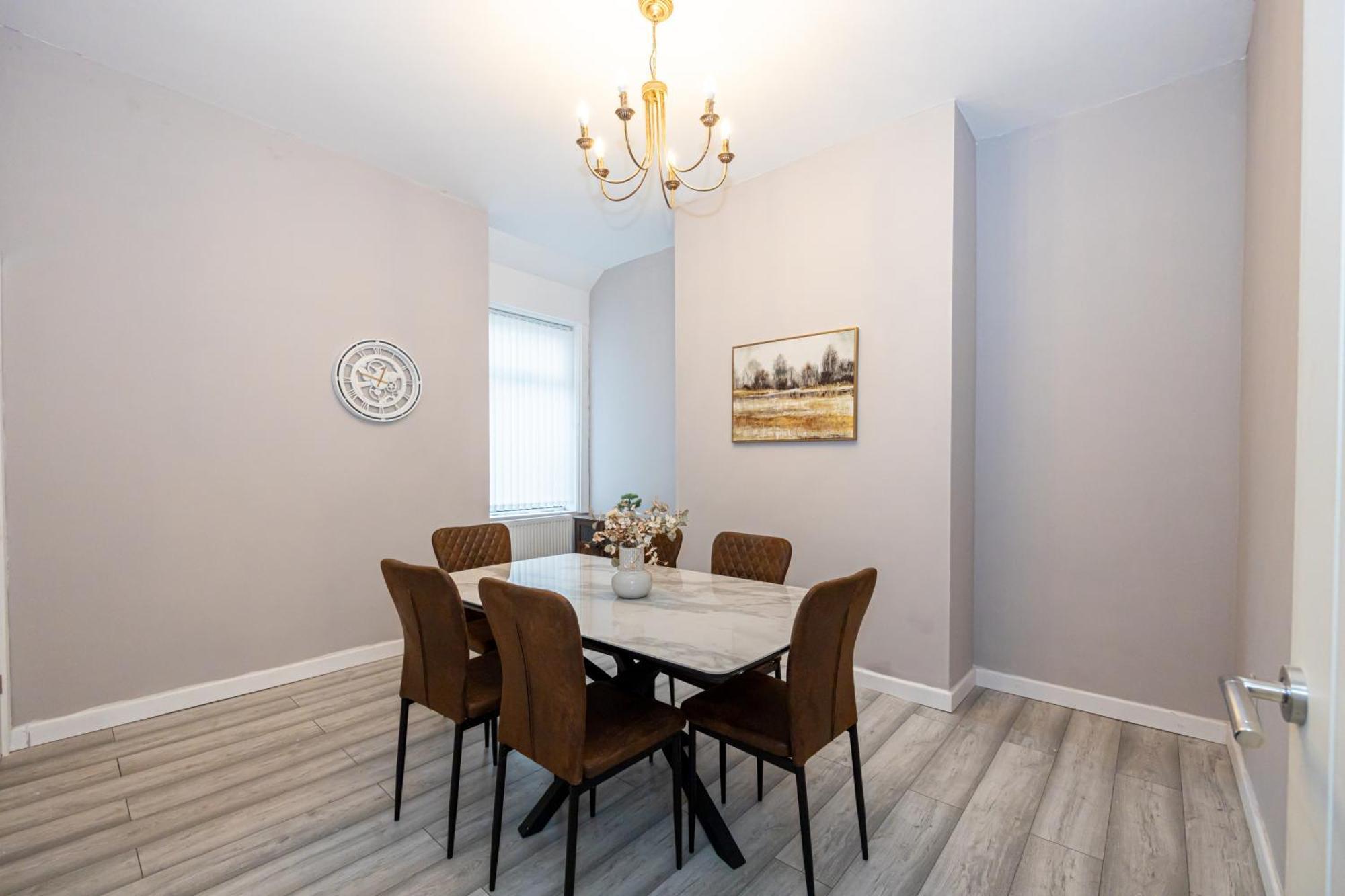 Holiday home New Listing - Stunning 3 Bedroom Levenshulme Sleeps 7 Manchester