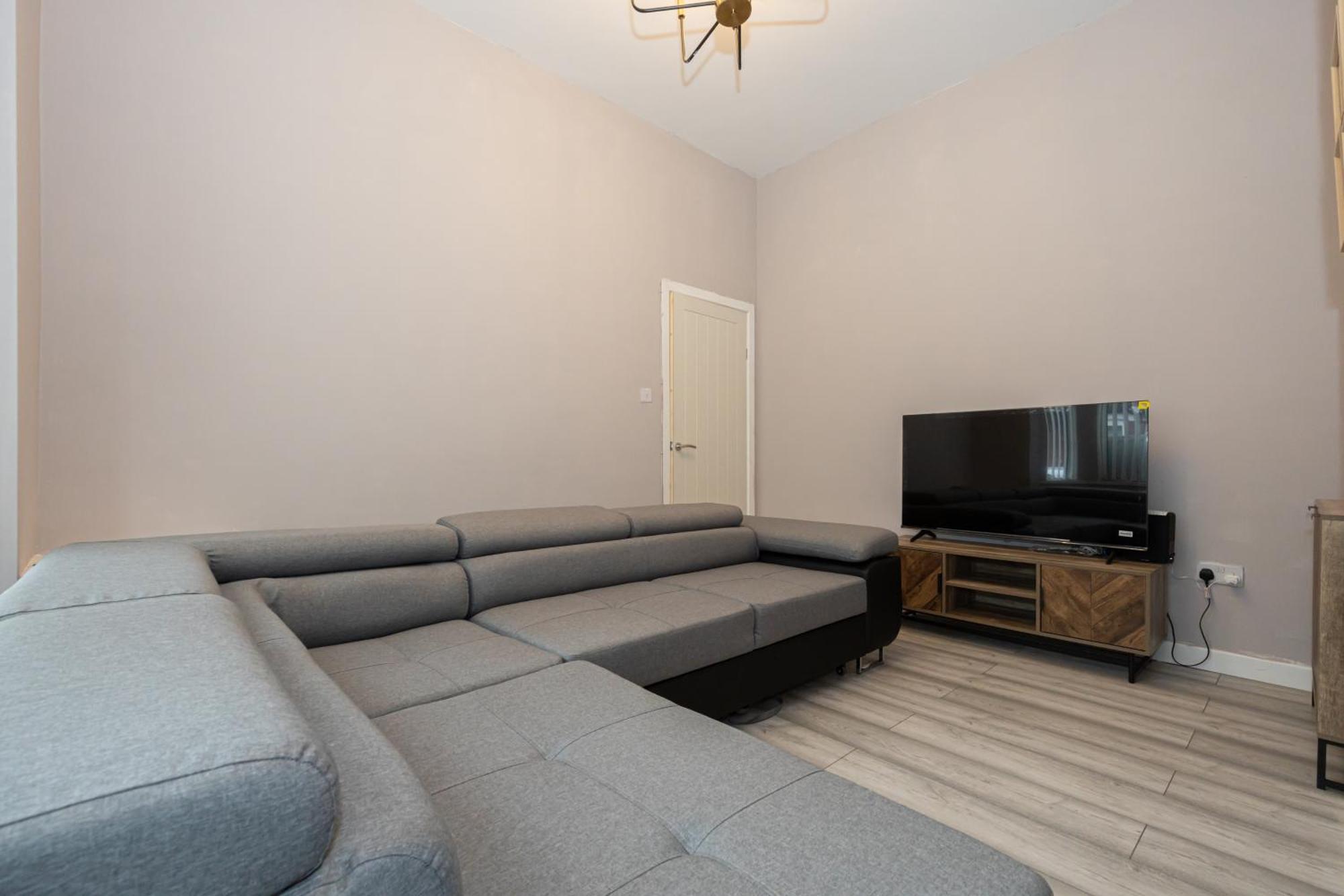 New Listing - Stunning 3 Bedroom Levenshulme Sleeps 7 Manchester