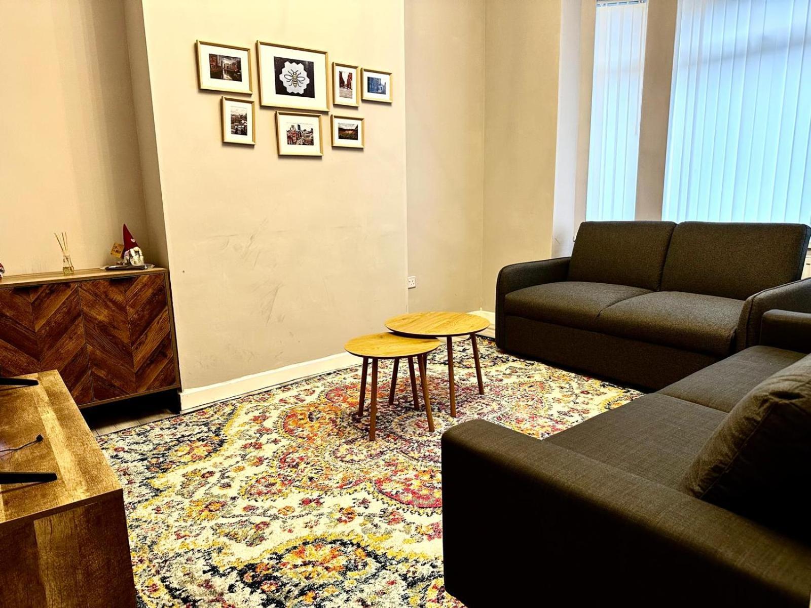 Holiday home New Listing - Stunning 3 Bedroom Levenshulme Sleeps 7 *