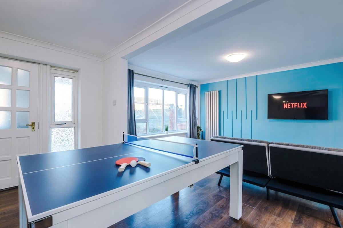 New Spacious House, Pool Table, Driveway Holiday home *